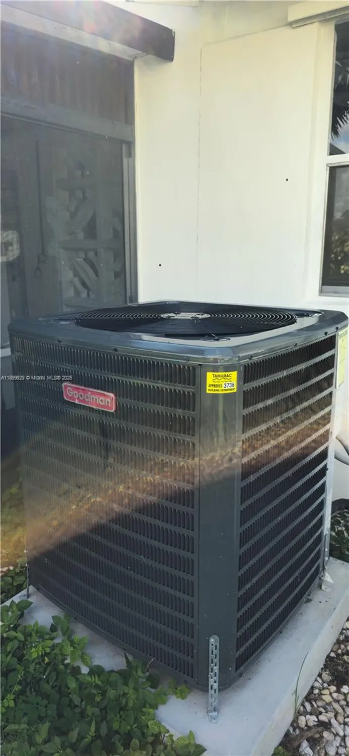 Property Slideshow image 20 of 25 | 4404 nw 46th way, Tamarac, FL, 33319