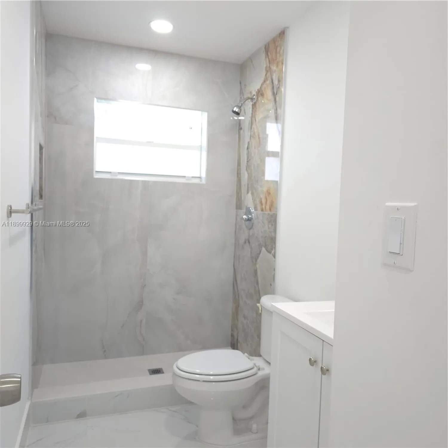 Property Slideshow image 4 of 5 | 4404 nw 46th way, Tamarac, FL, 33319