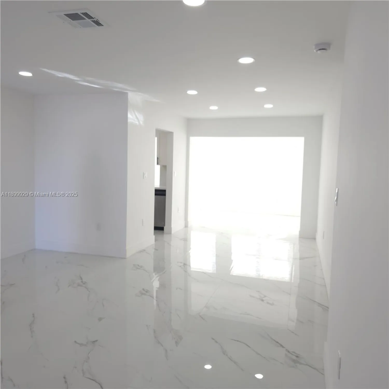 Property Slideshow image 4 of 25 | 4404 nw 46th way, Tamarac, FL, 33319