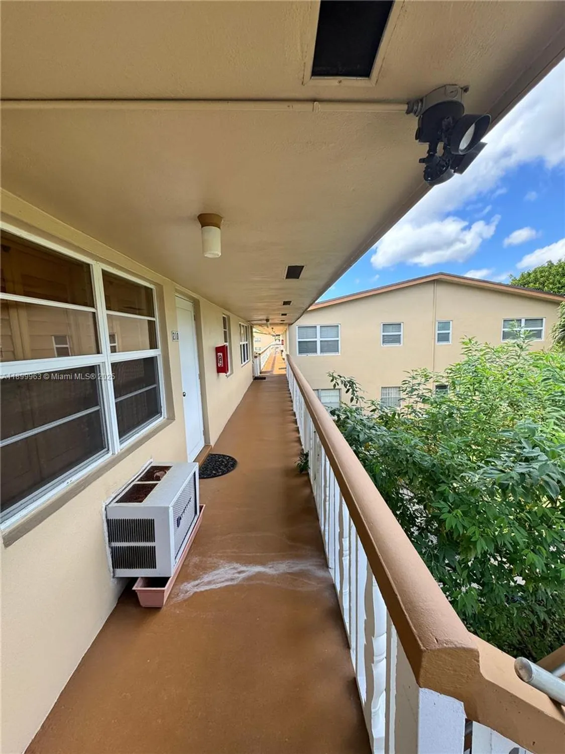 Property Slideshow image 10 of 16 | 211 coventry i # 211, West Palm Beach, FL, 33417