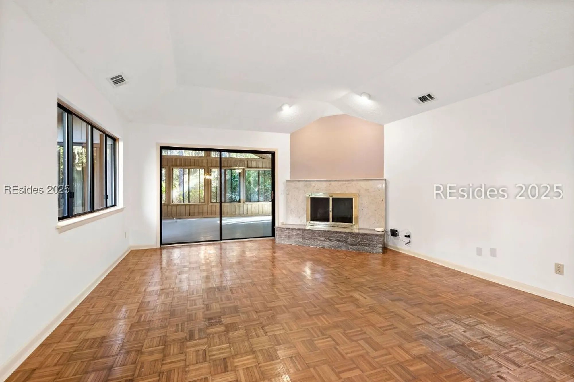 Property Slideshow image 15 of 43 | 29 arrow wood rd, Hilton Head Island, SC, 29926