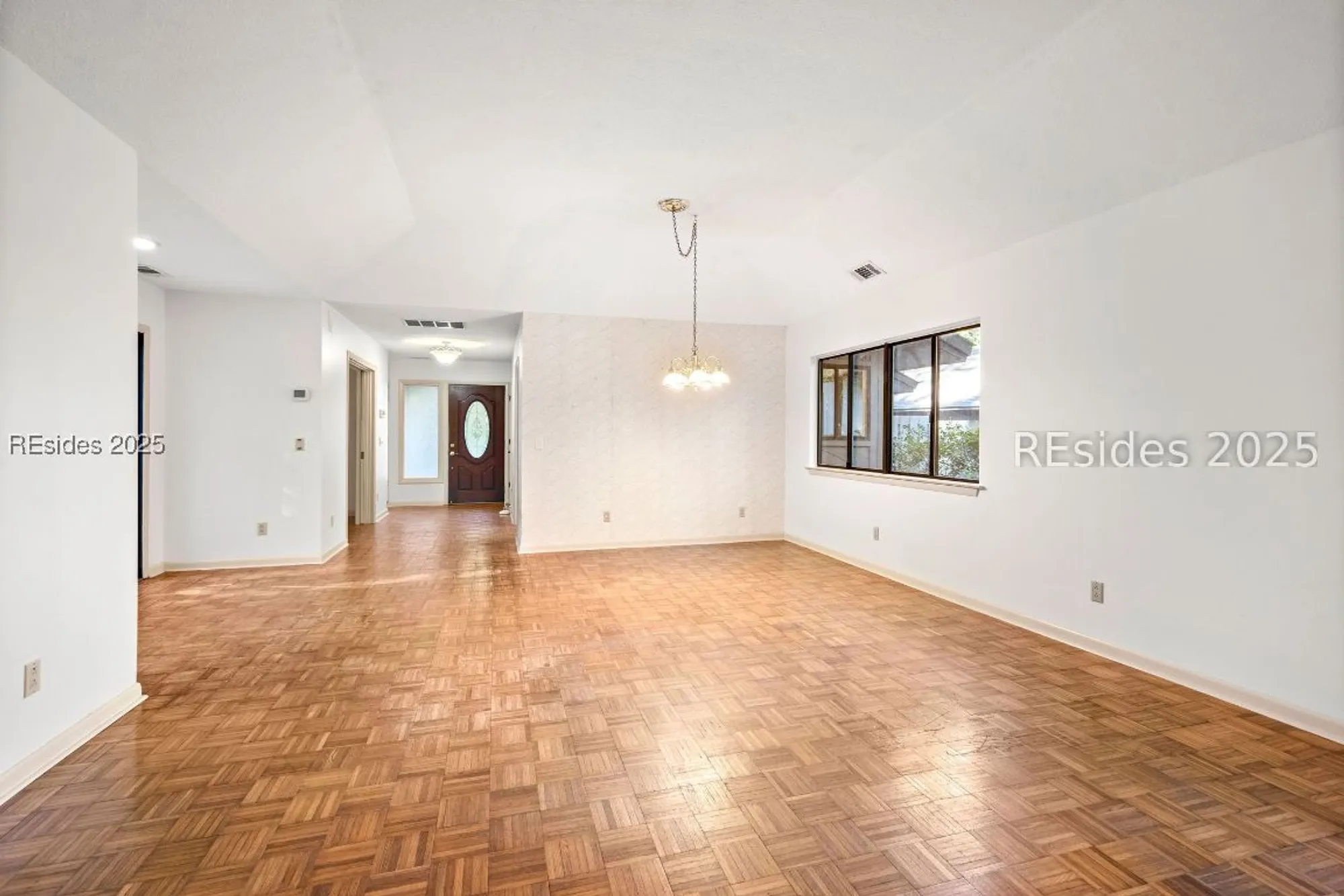 Property Slideshow image 17 of 43 | 29 arrow wood rd, Hilton Head Island, SC, 29926