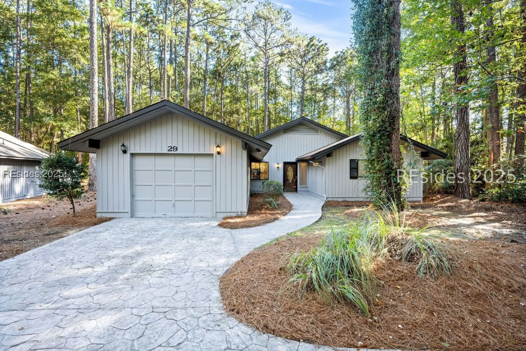 Property Slideshow image 1 of 43 | 29 arrow wood rd, Hilton Head Island, SC, 29926