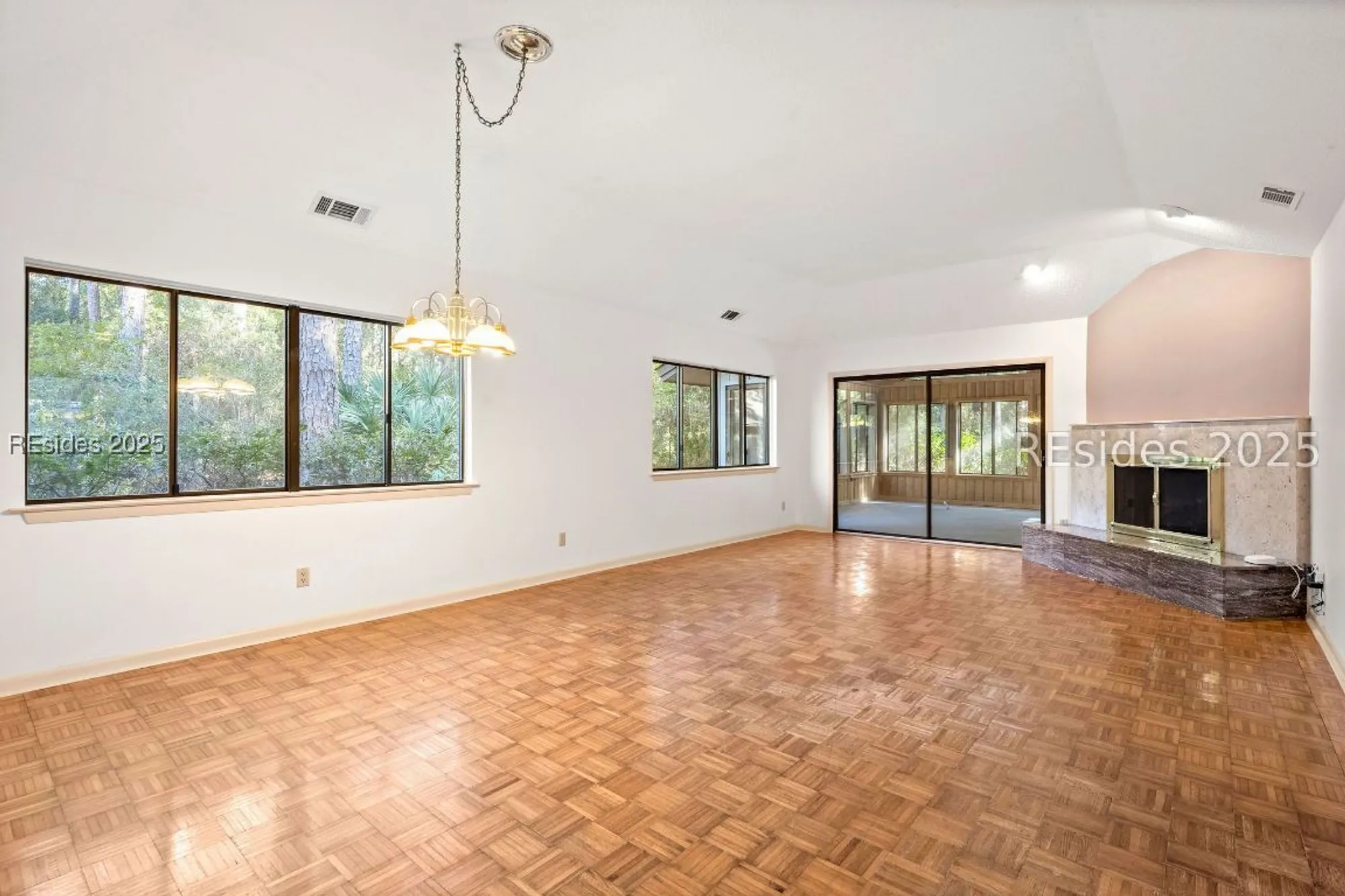 Property Slideshow image 13 of 43 | 29 arrow wood rd, Hilton Head Island, SC, 29926