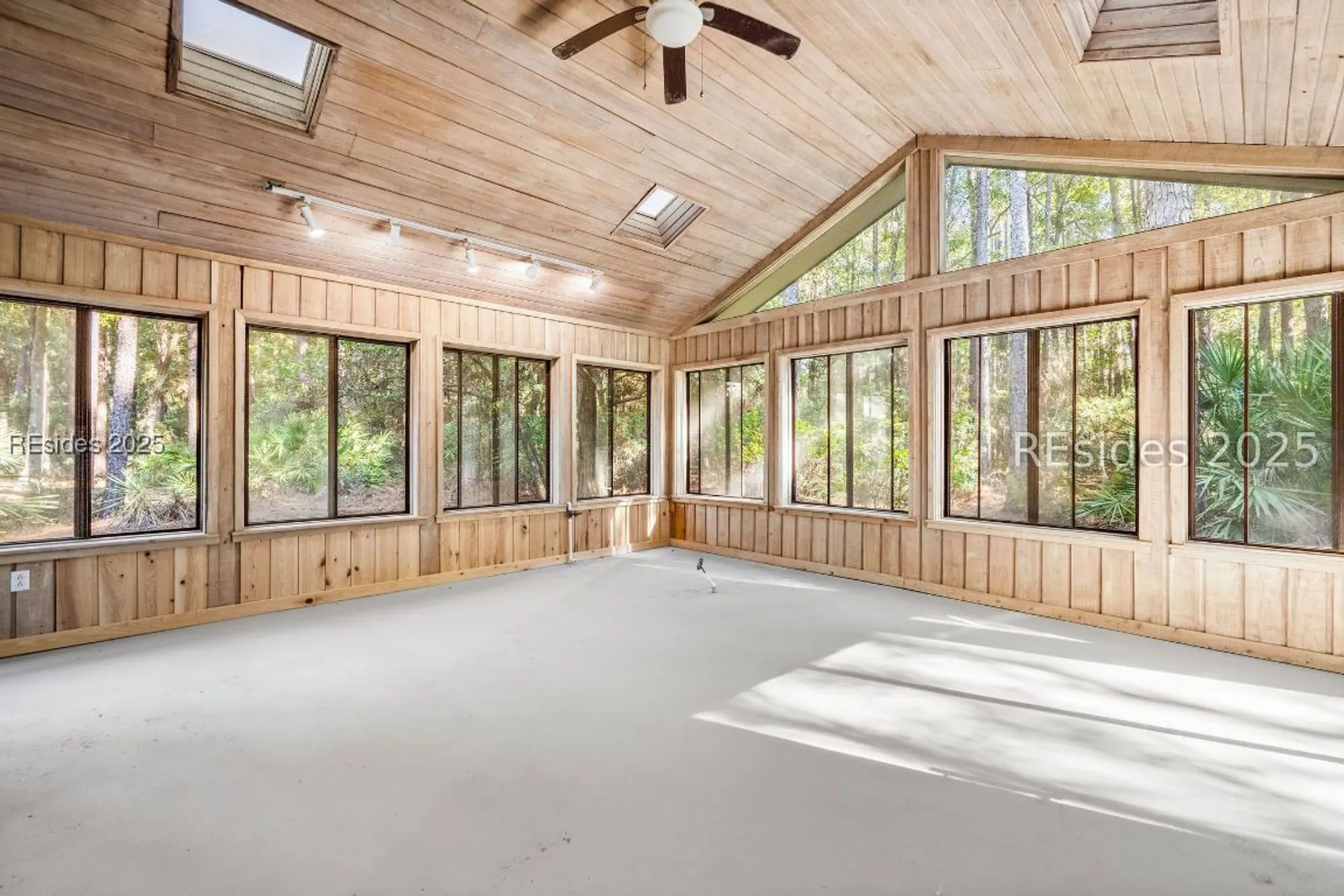 Property Slideshow image 28 of 43 | 29 arrow wood rd, Hilton Head Island, SC, 29926