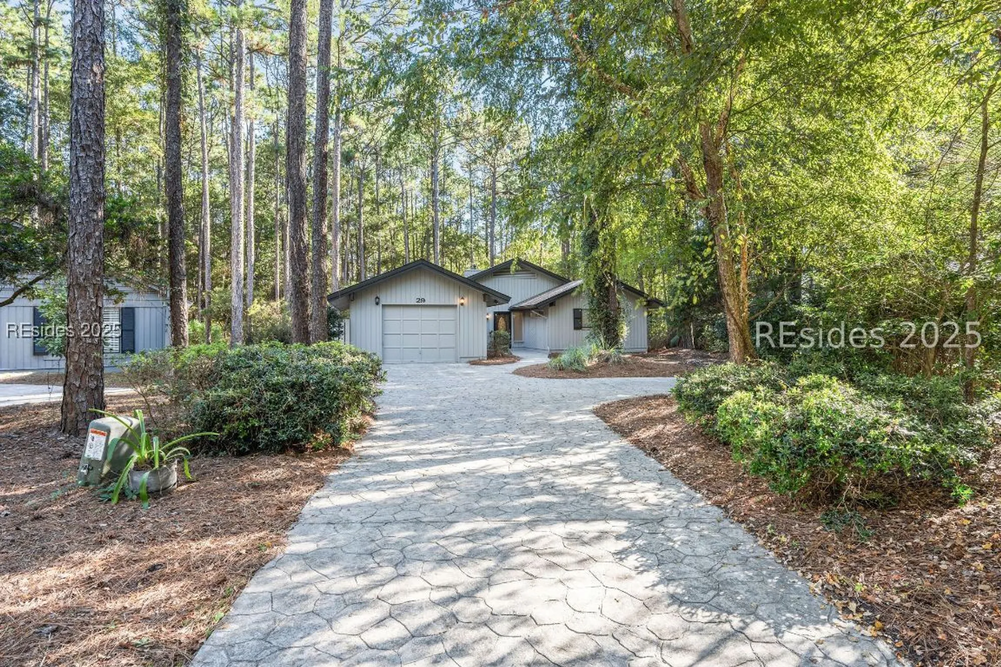 Property Slideshow image 2 of 43 | 29 arrow wood rd, Hilton Head Island, SC, 29926