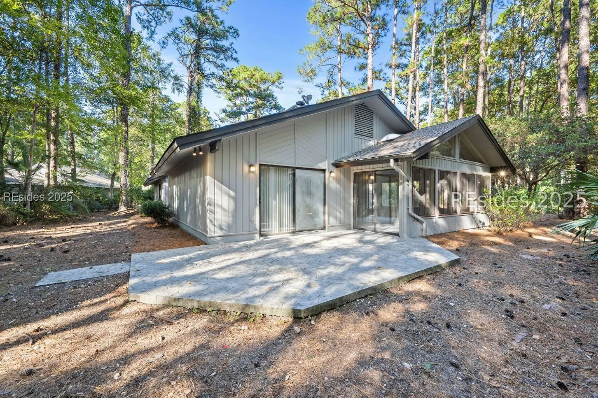 Property Slideshow image 32 of 43 | 29 arrow wood rd, Hilton Head Island, SC, 29926