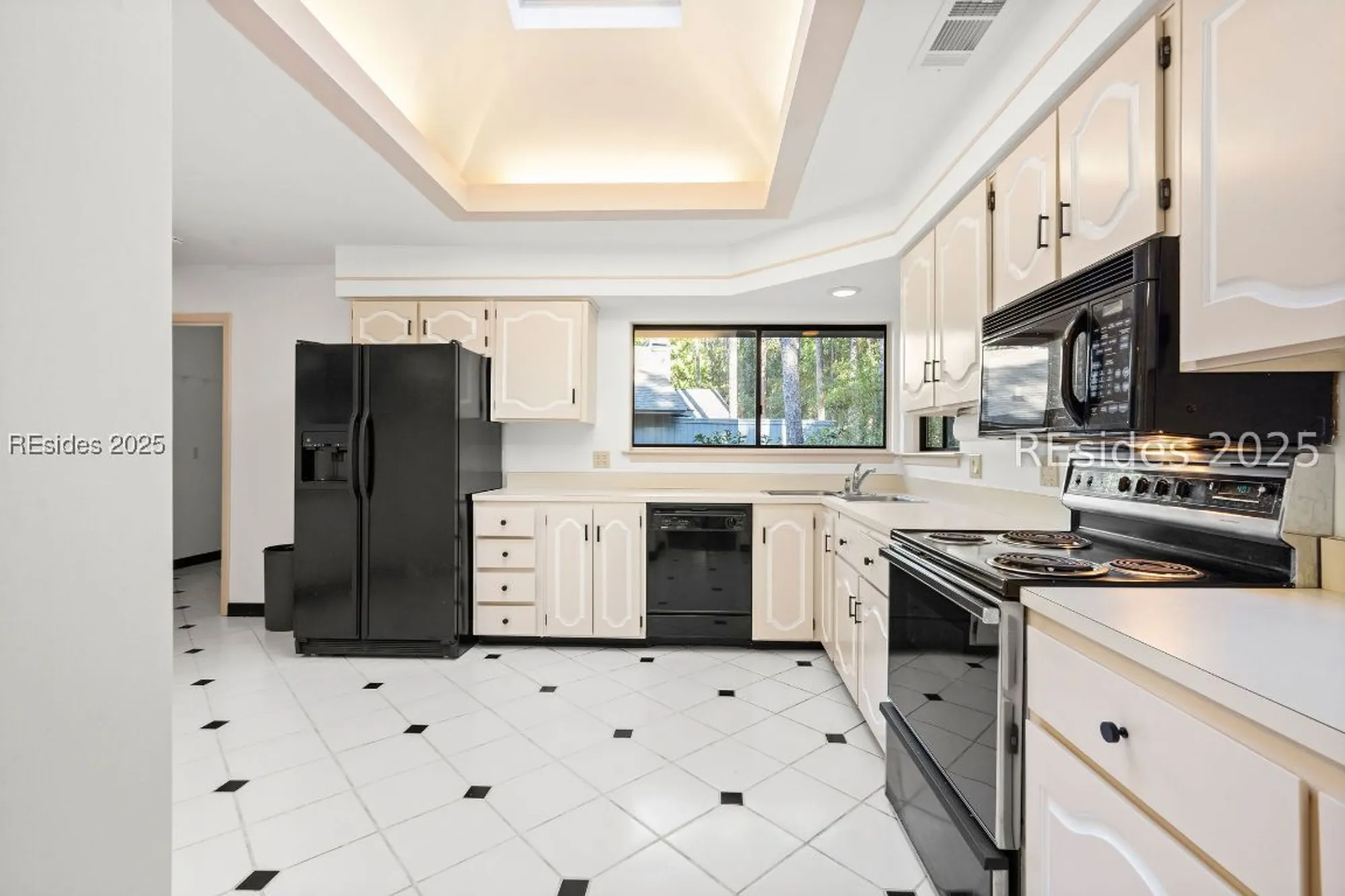Property Slideshow image 8 of 43 | 29 arrow wood rd, Hilton Head Island, SC, 29926