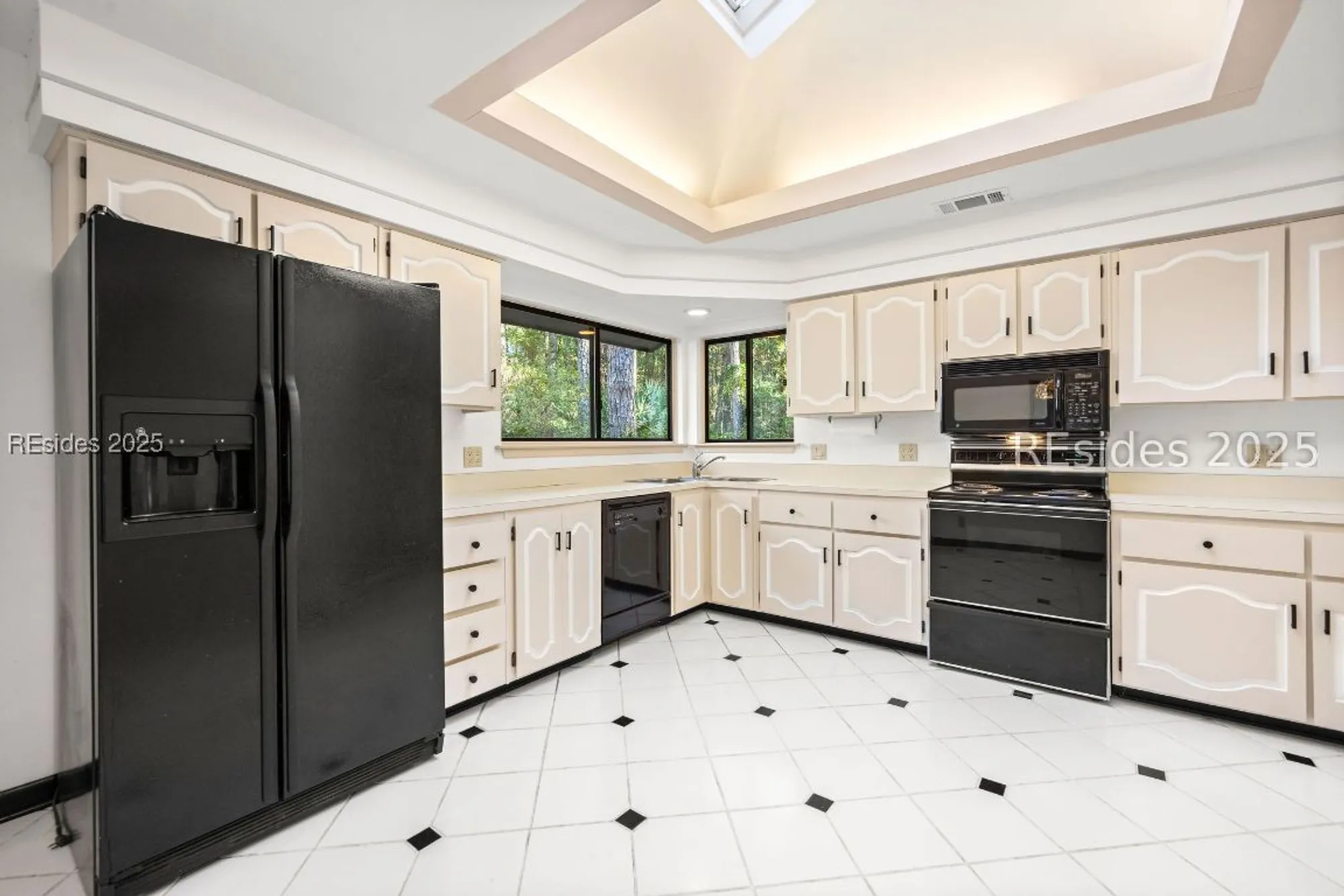 Property Slideshow image 9 of 43 | 29 arrow wood rd, Hilton Head Island, SC, 29926