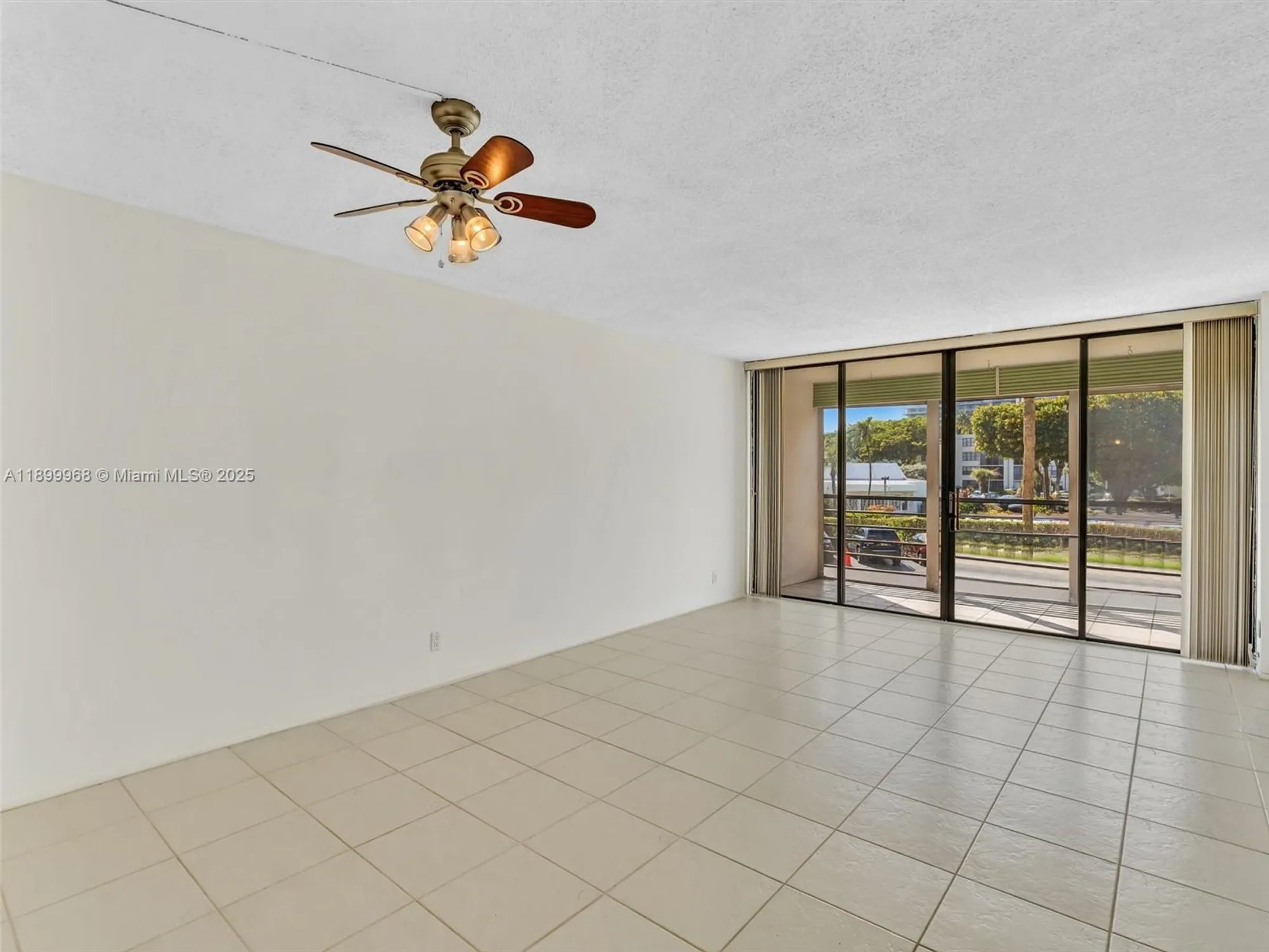 Property Slideshow image 10 of 63 | 20500 w country club dr 203, Aventura, FL, 33180