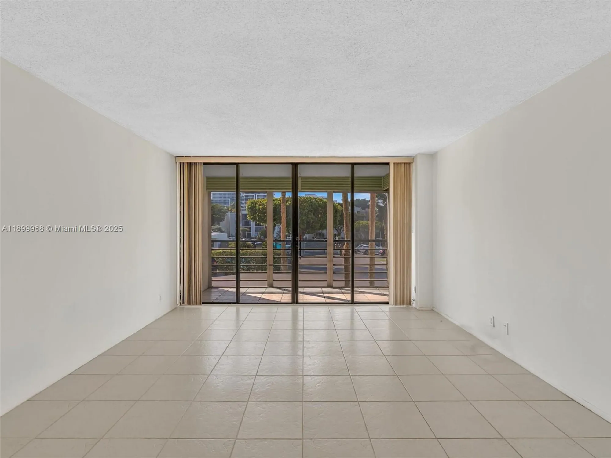 Property Slideshow image 11 of 63 | 20500 w country club dr 203, Aventura, FL, 33180