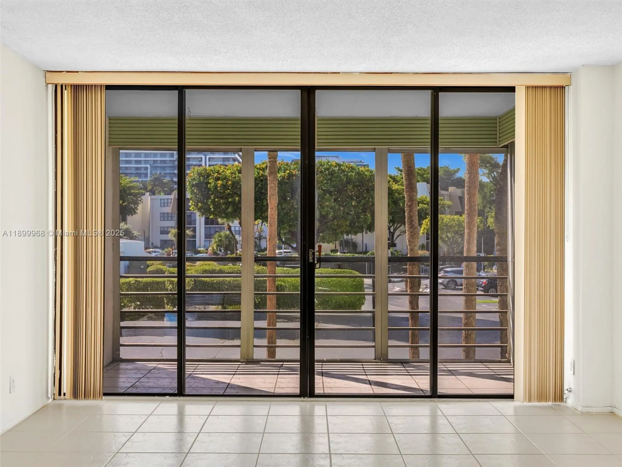 Property Slideshow image 12 of 63 | 20500 w country club dr 203, Aventura, FL, 33180