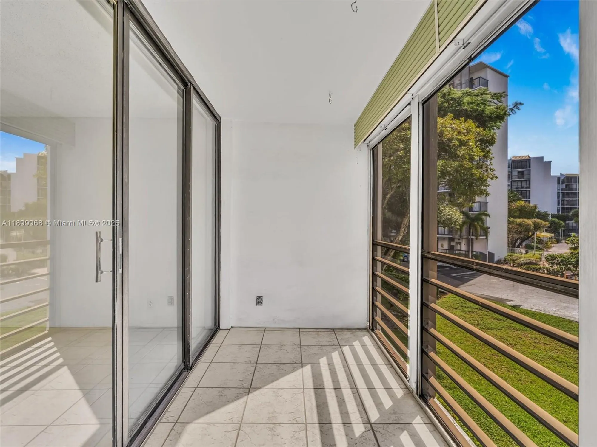 Property Slideshow image 25 of 63 | 20500 w country club dr 203, Aventura, FL, 33180