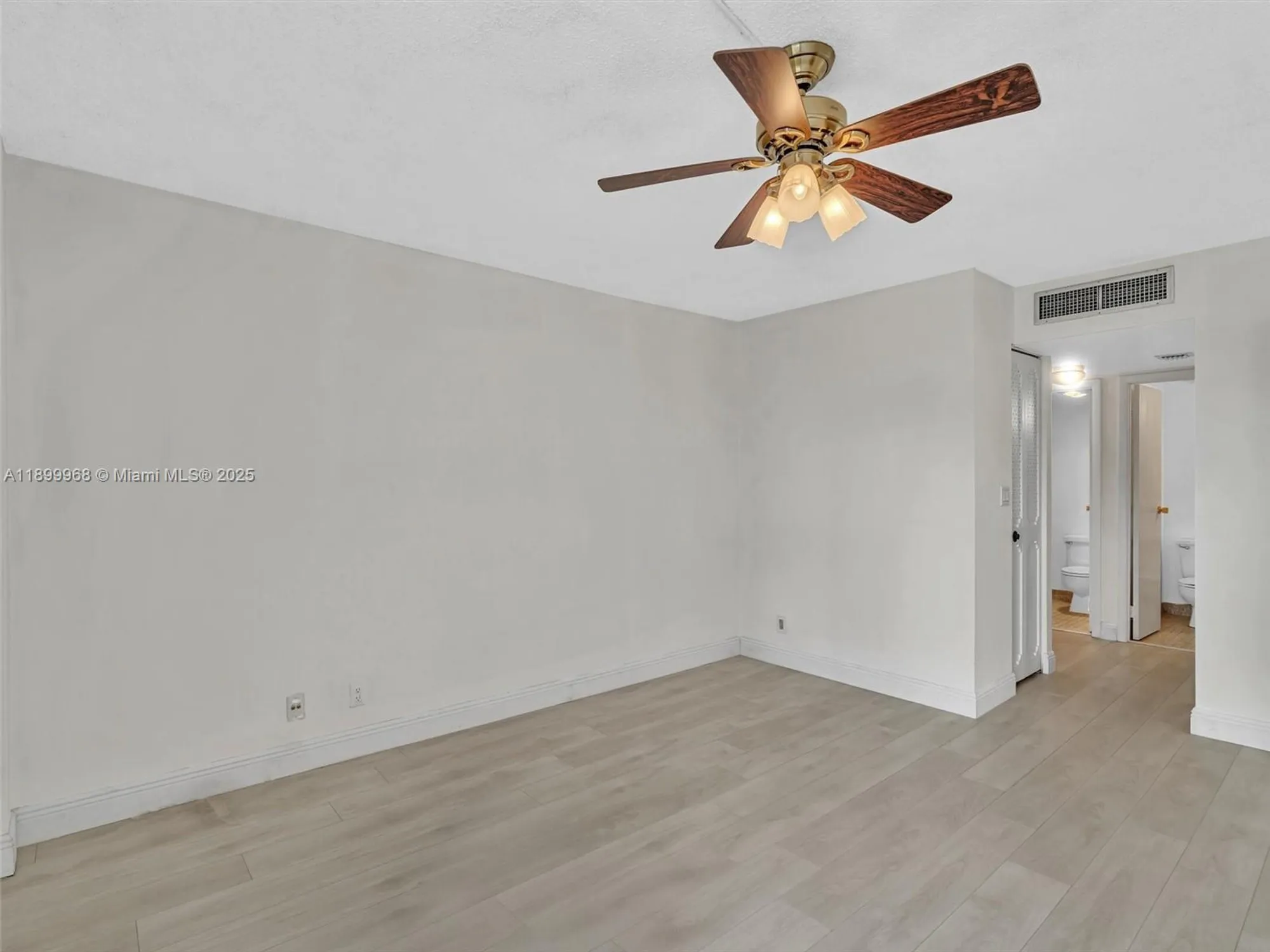 Property Slideshow image 29 of 63 | 20500 w country club dr 203, Aventura, FL, 33180