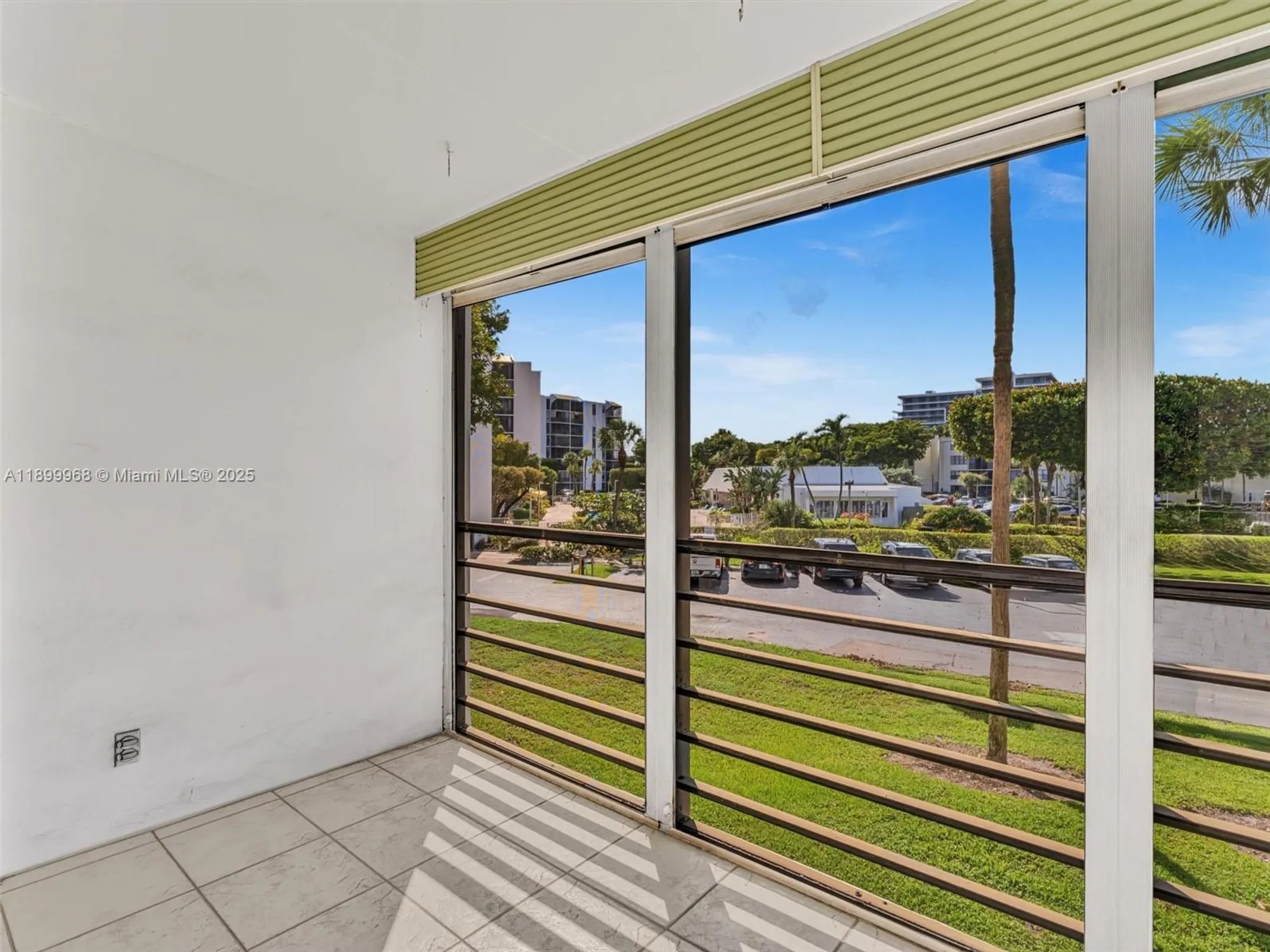 Property Slideshow image 22 of 63 | 20500 w country club dr 203, Aventura, FL, 33180