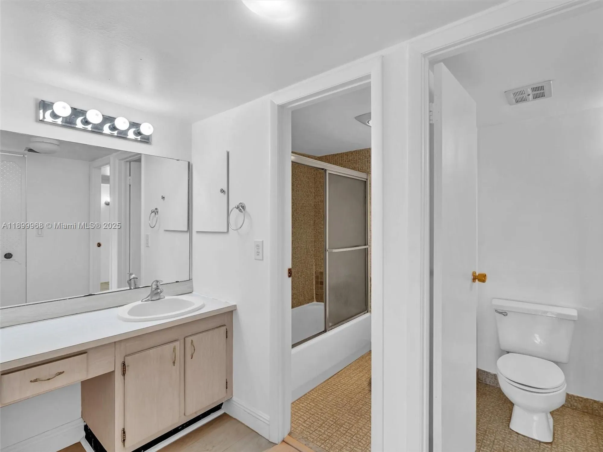 Property Slideshow image 32 of 63 | 20500 w country club dr 203, Aventura, FL, 33180