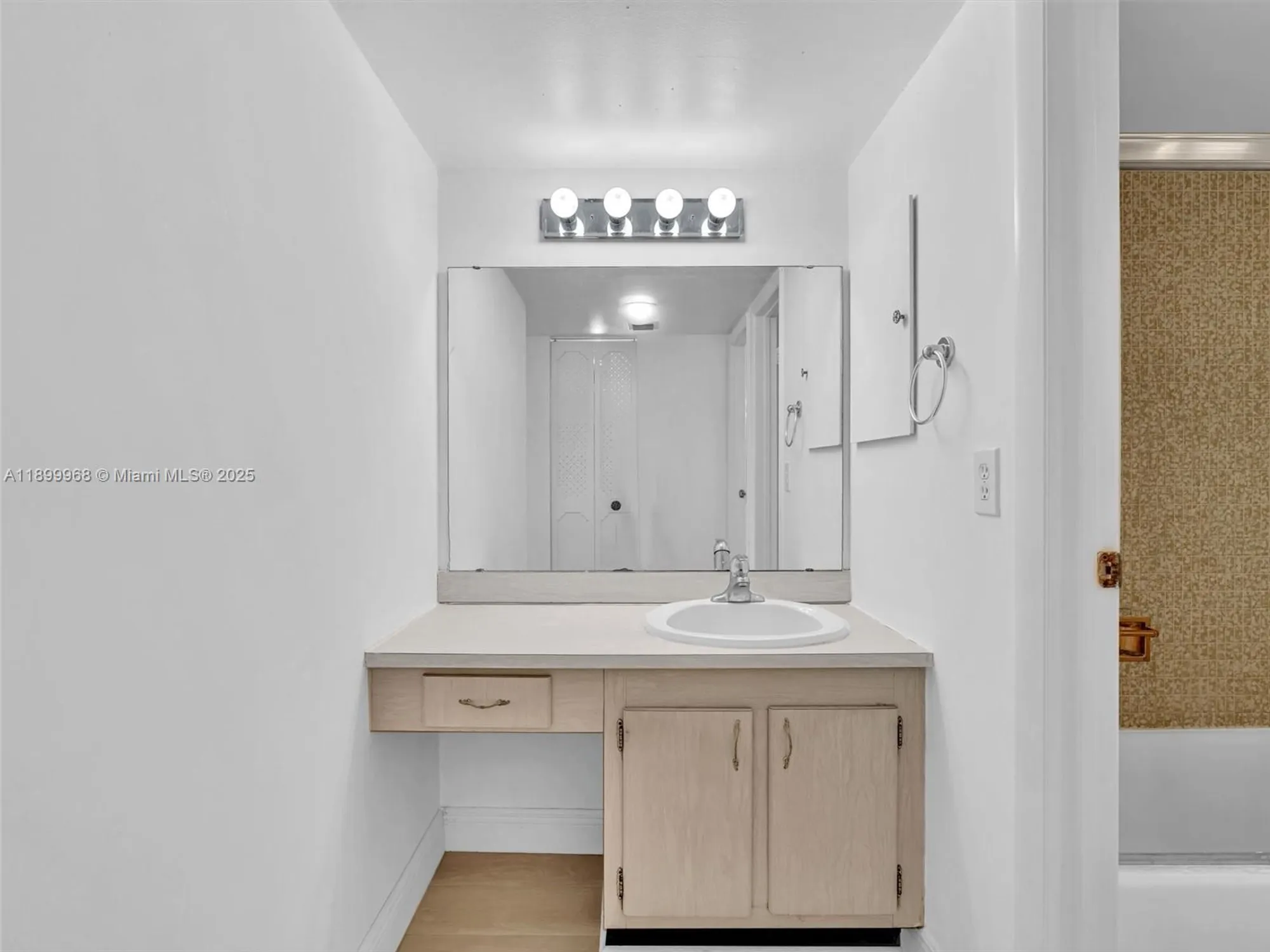 Property Slideshow image 33 of 63 | 20500 w country club dr 203, Aventura, FL, 33180