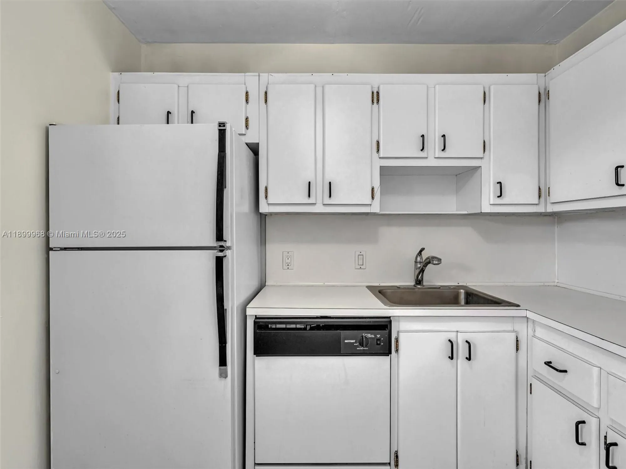 Property Slideshow image 4 of 63 | 20500 w country club dr 203, Aventura, FL, 33180