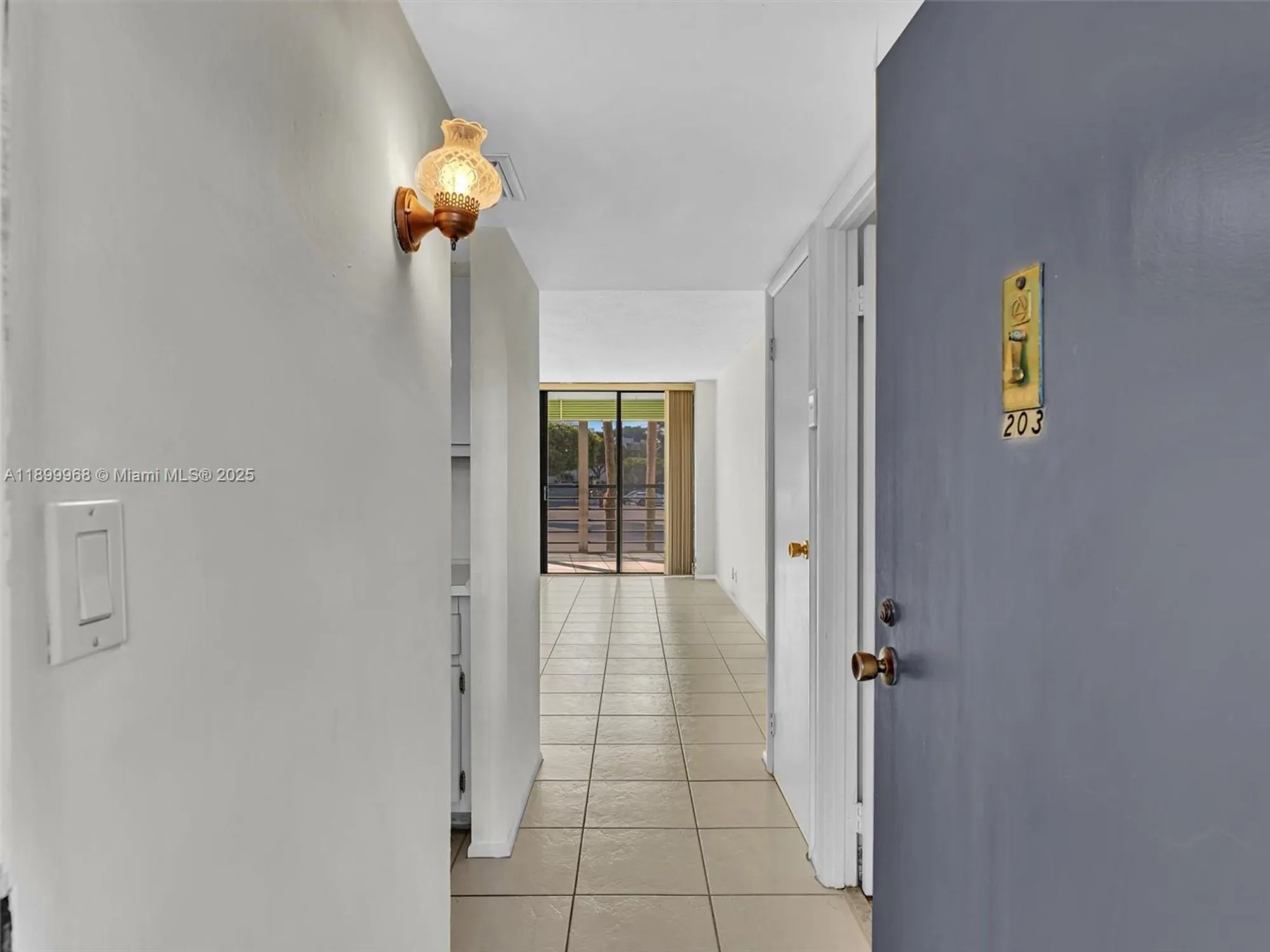 Property Slideshow image 6 of 63 | 20500 w country club dr 203, Aventura, FL, 33180