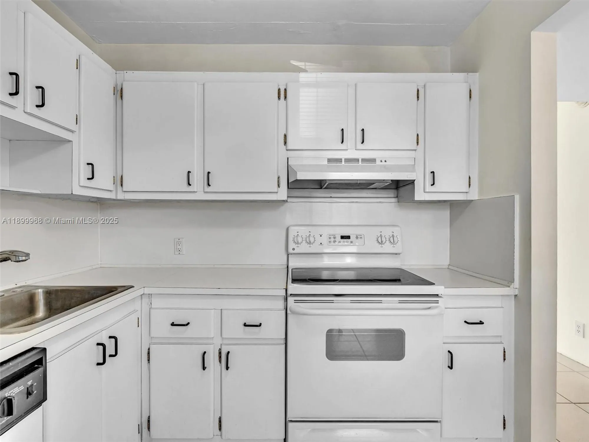 Property Slideshow image 7 of 63 | 20500 w country club dr 203, Aventura, FL, 33180