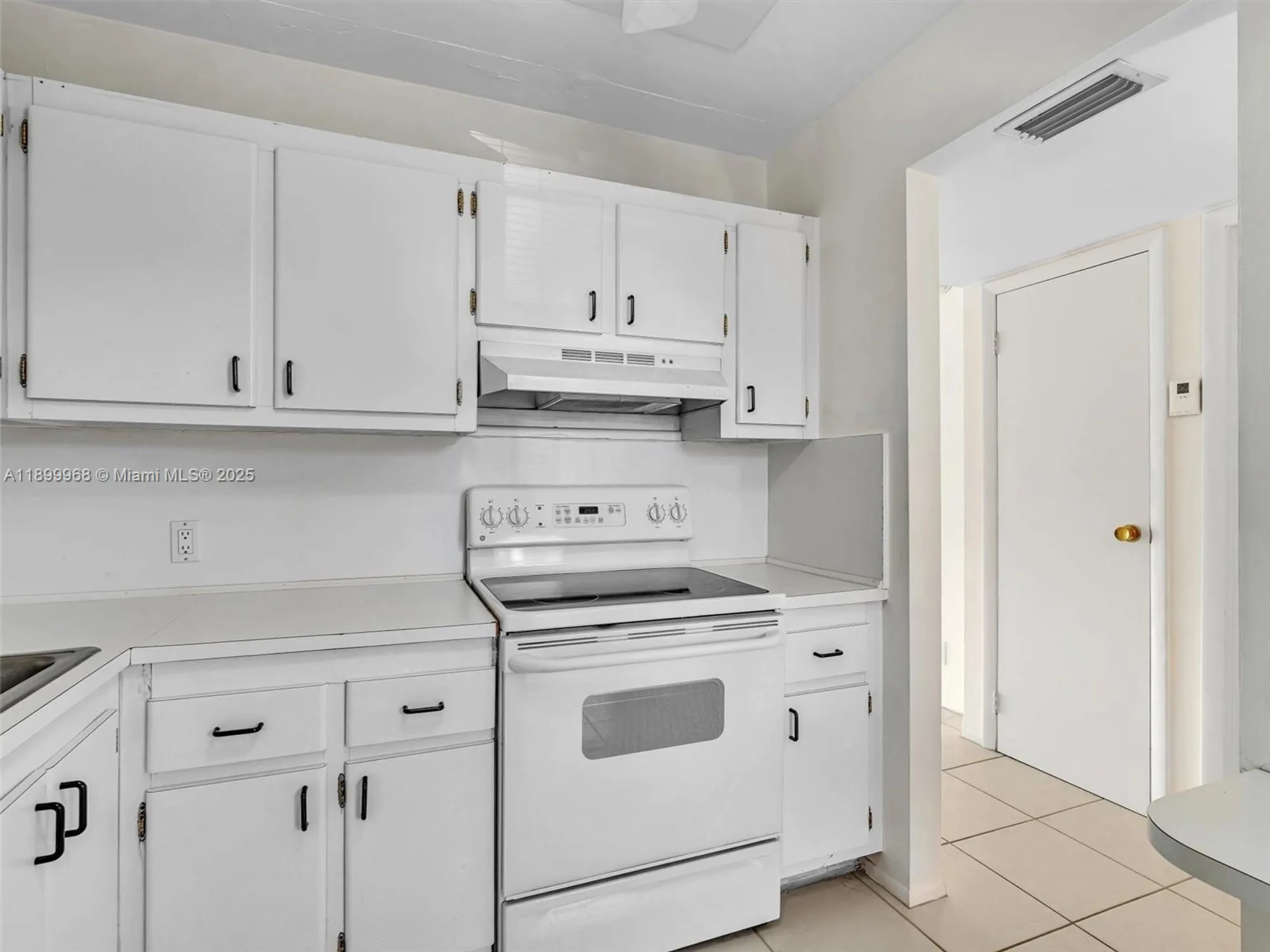 Property Slideshow image 8 of 63 | 20500 w country club dr 203, Aventura, FL, 33180