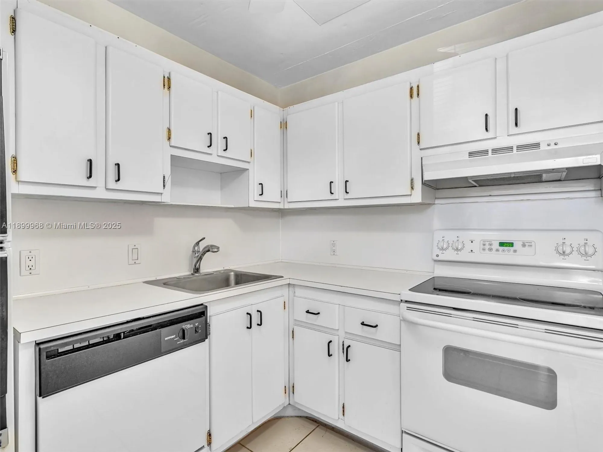 Property Slideshow image 9 of 63 | 20500 w country club dr 203, Aventura, FL, 33180