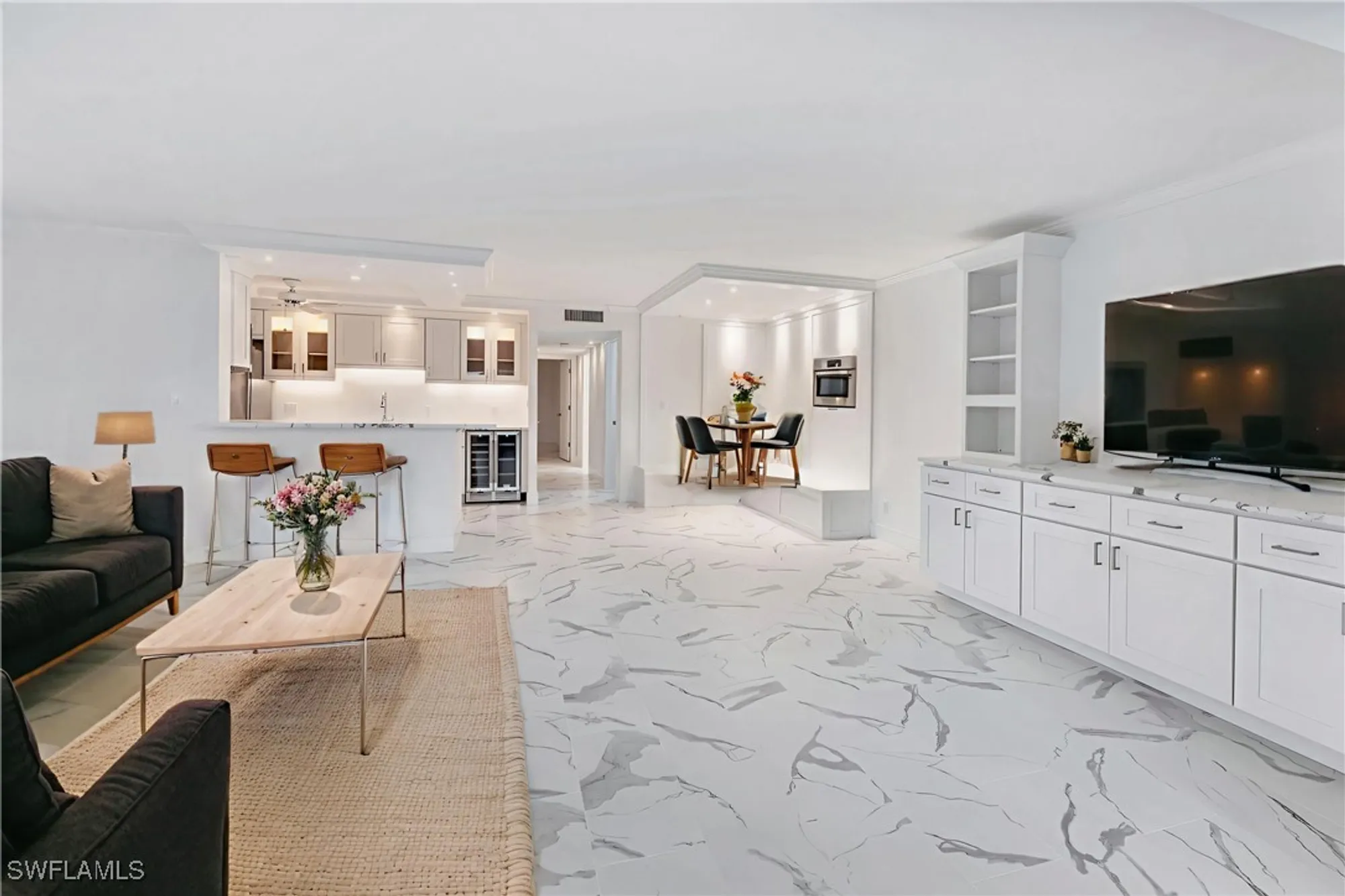 Property Slideshow image 15 of 47 | 222 harbour dr apt 114, Naples, FL, 34103