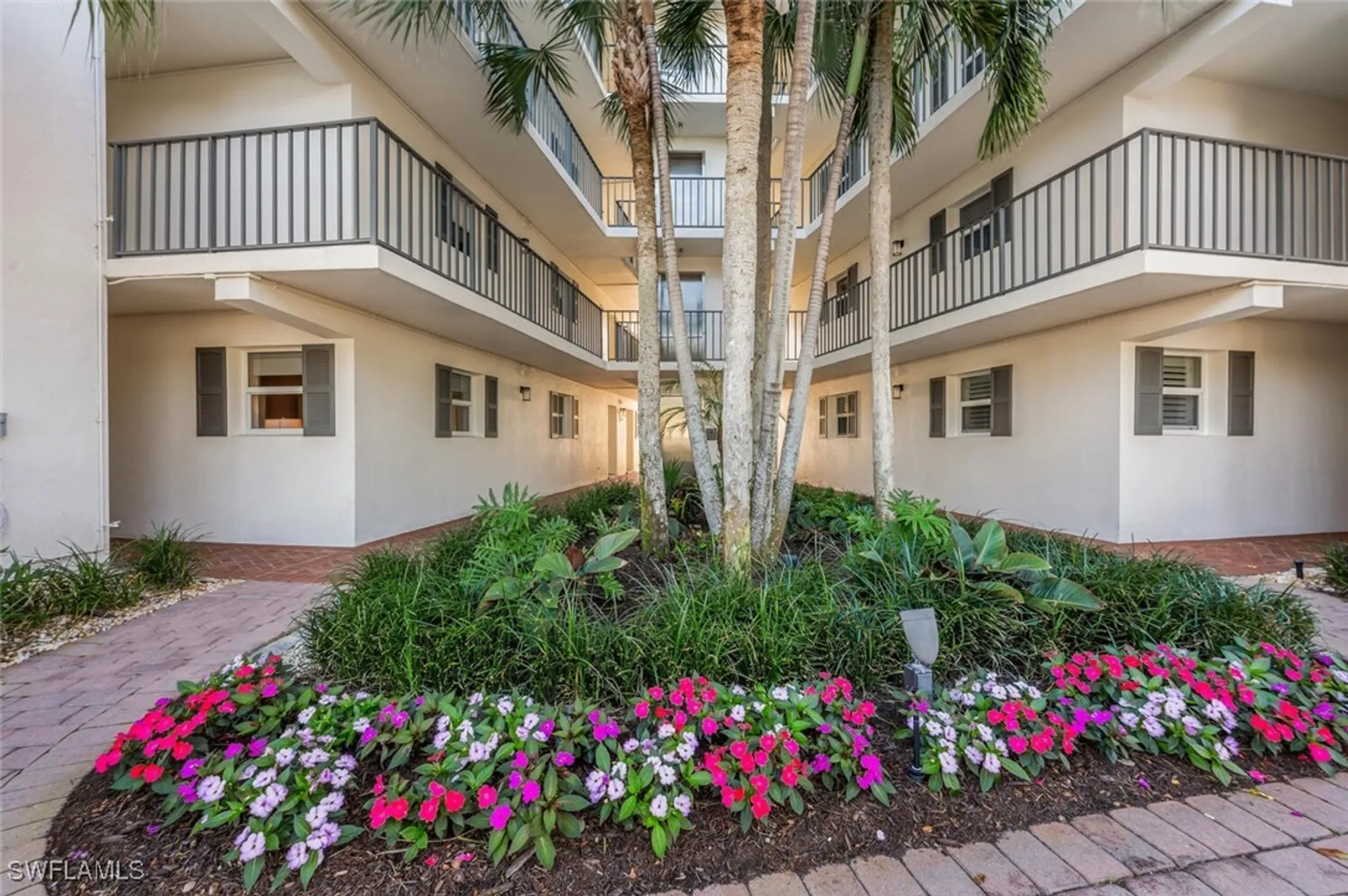 Property Slideshow image 39 of 47 | 222 harbour dr apt 114, Naples, FL, 34103
