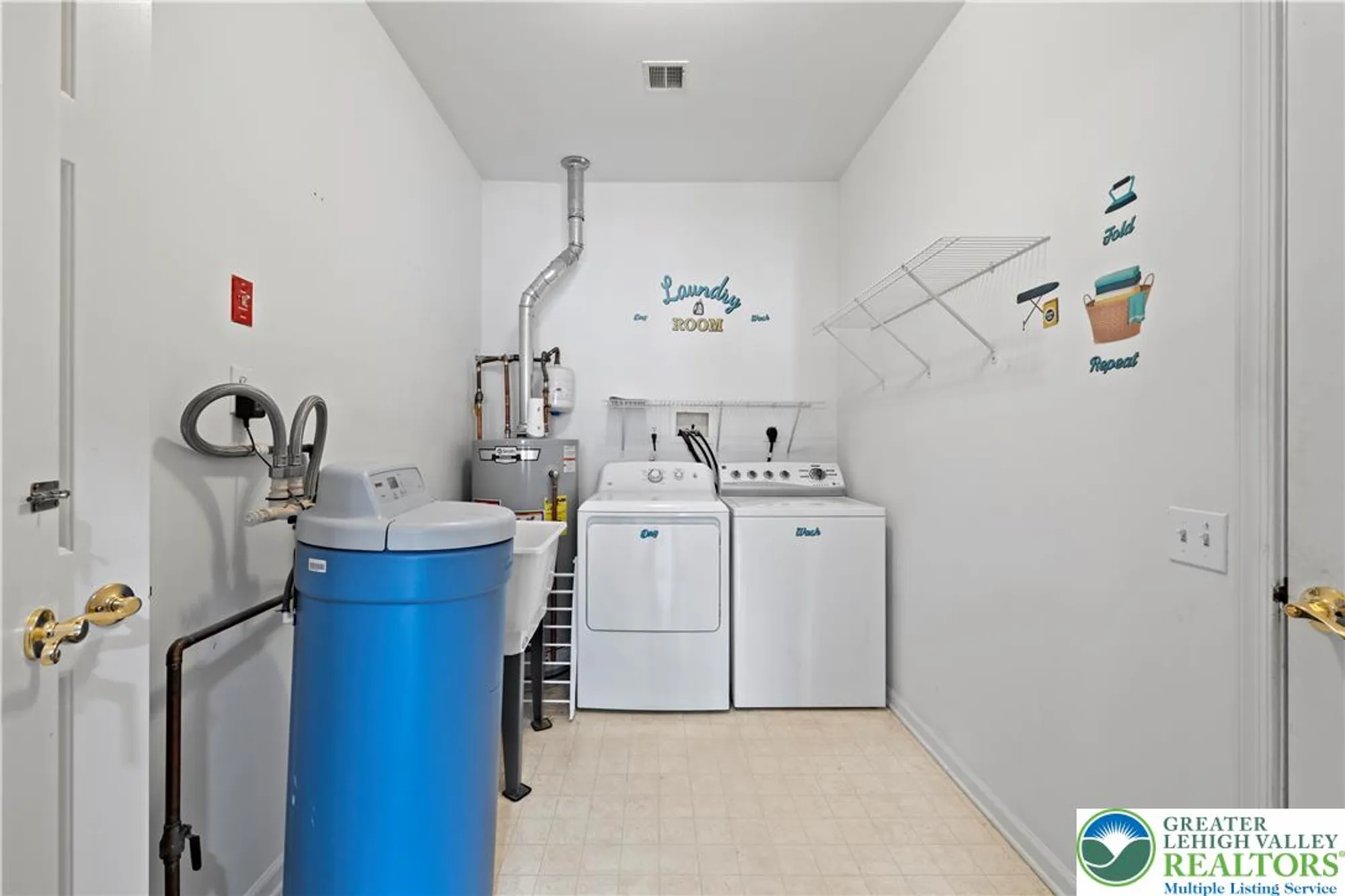 Property Slideshow image 14 of 27 | 4762 steeplechase dr, Macungie, PA, 18062