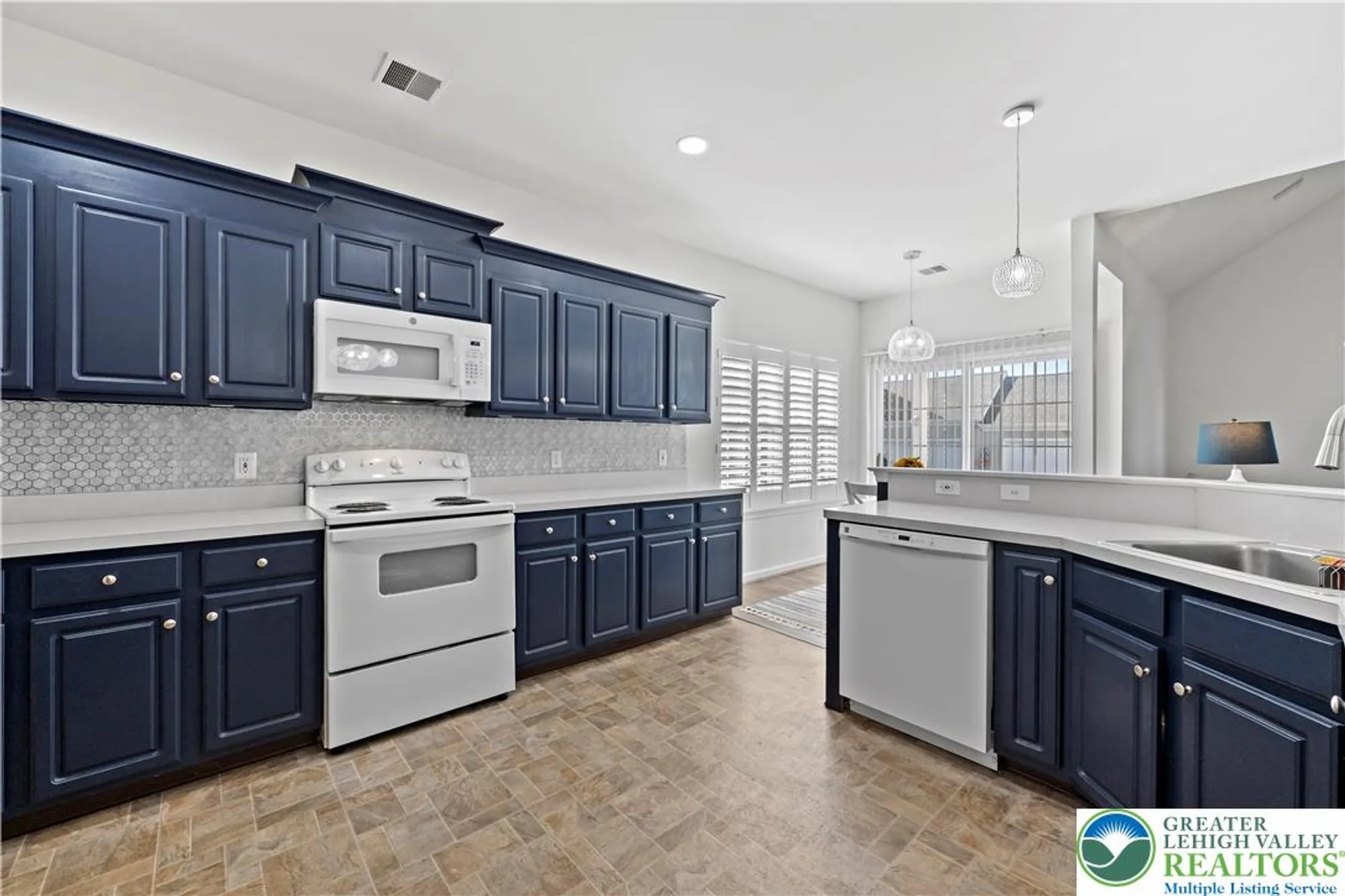 Property Slideshow image 10 of 27 | 4762 steeplechase dr, Macungie, PA, 18062