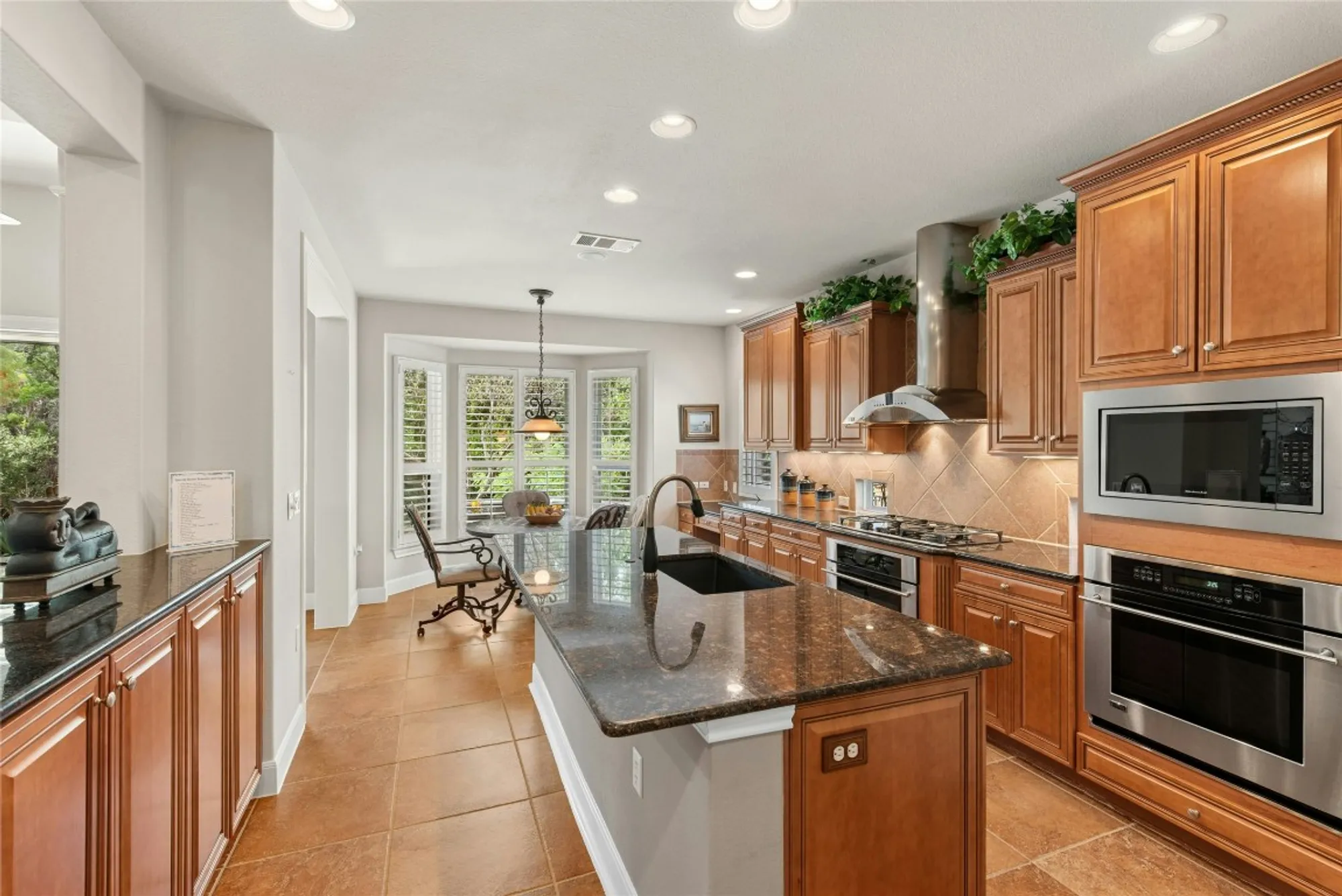 Property Slideshow image 11 of 40 | 215 goose island dr, Georgetown, TX, 78633