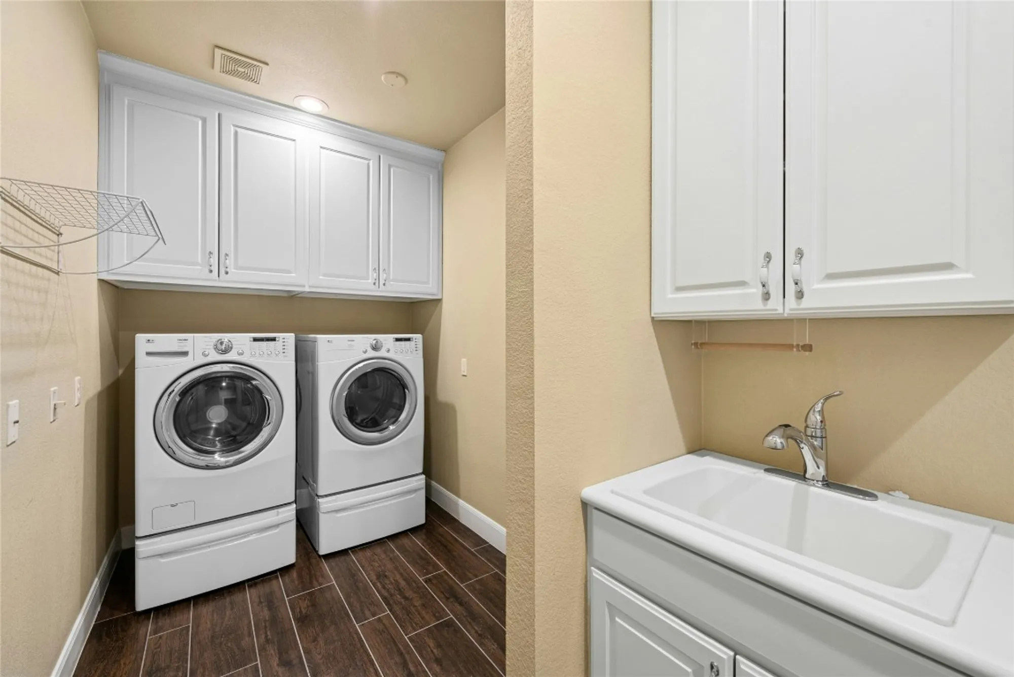 Property Slideshow image 30 of 40 | 215 goose island dr, Georgetown, TX, 78633