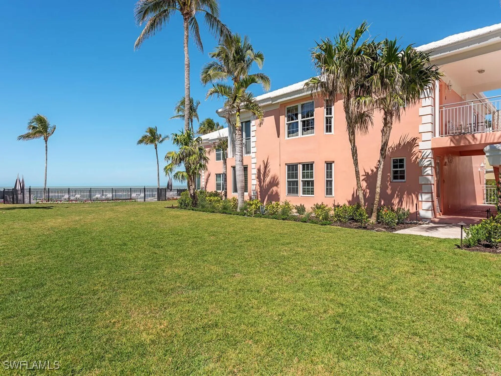 Property Slideshow image 14 of 16 | 2401 gulf shore blvd n villa 6, Naples, FL, 34103