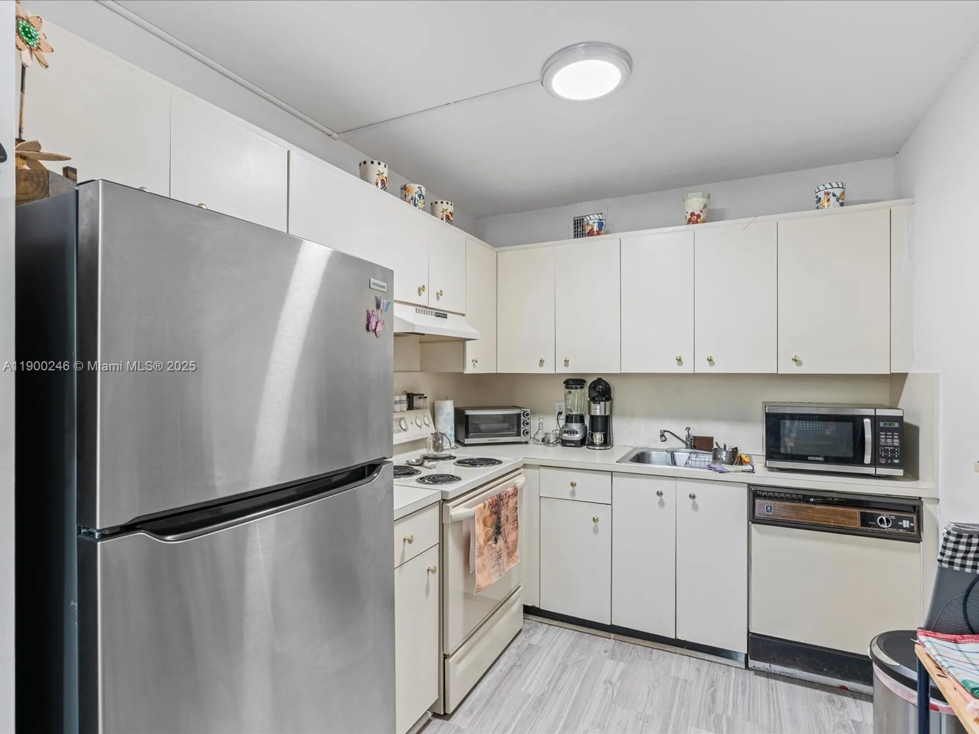 Property Slideshow image 10 of 20 | 13250 sw 7th ct 317l, Pembroke Pines, FL, 33027