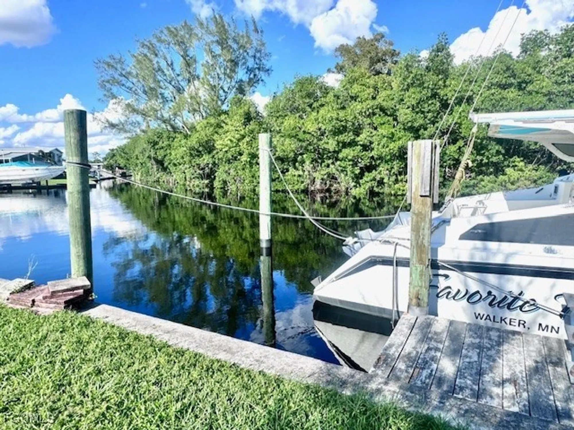 Property Slideshow image 4 of 31 | 5529 sir walter way, North Fort Myers, FL, 33917