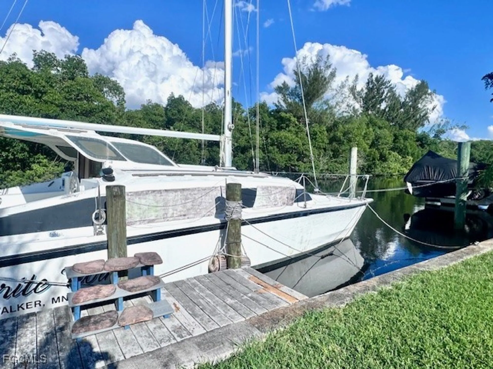 Property Slideshow image 5 of 31 | 5529 sir walter way, North Fort Myers, FL, 33917