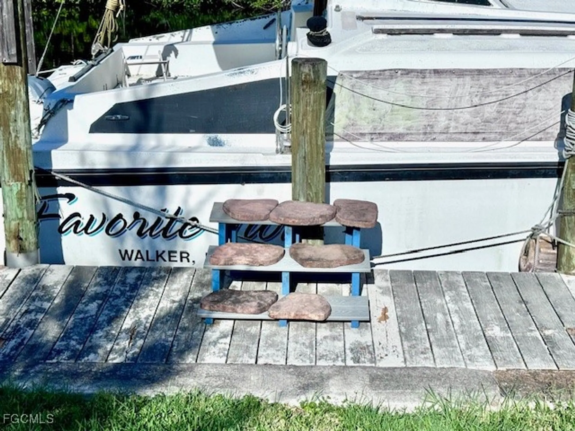 Property Slideshow image 6 of 31 | 5529 sir walter way, North Fort Myers, FL, 33917