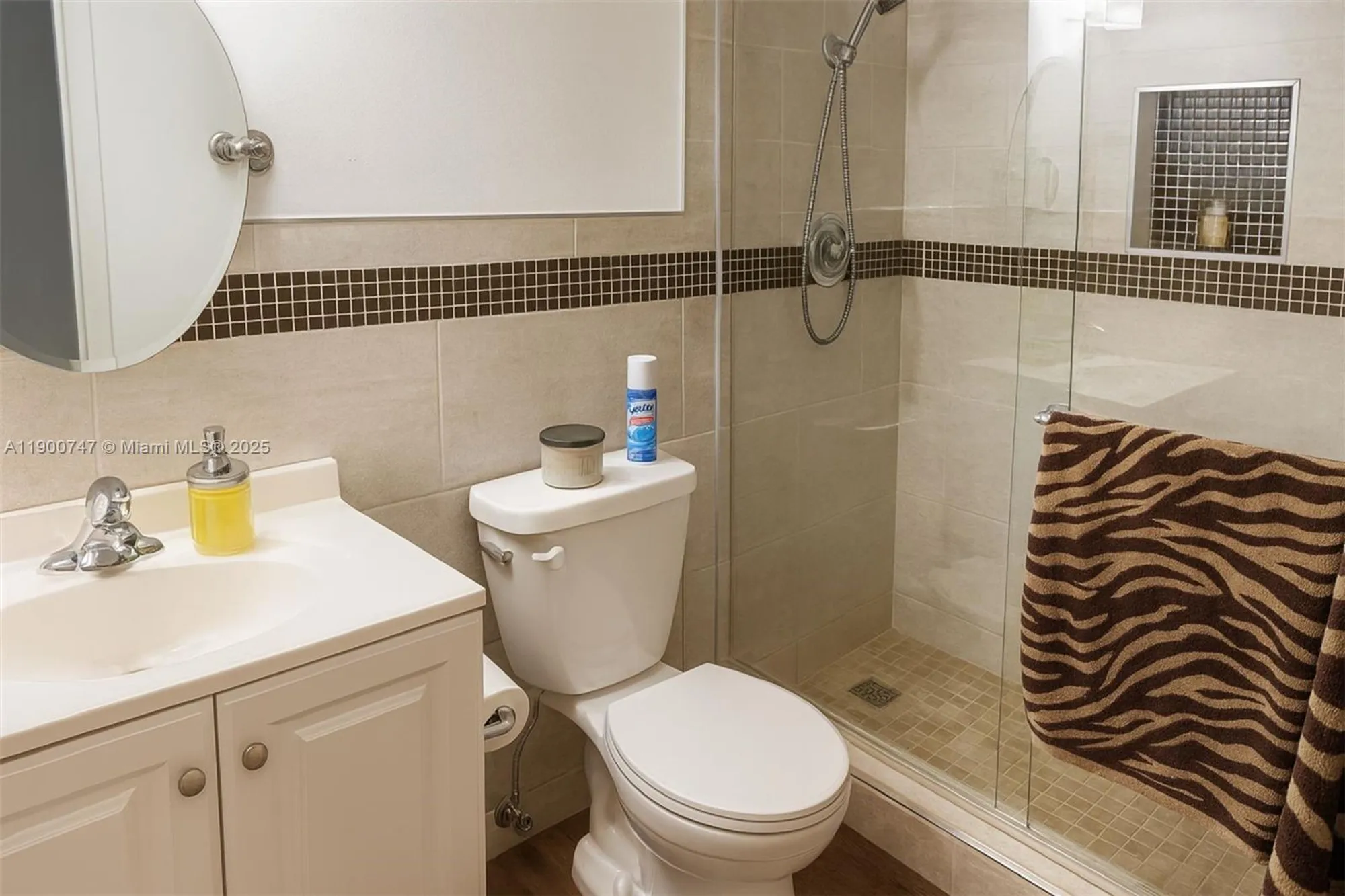 Property Slideshow image 8 of 10 | 6300 nw 62nd st 101, Tamarac, FL, 33319