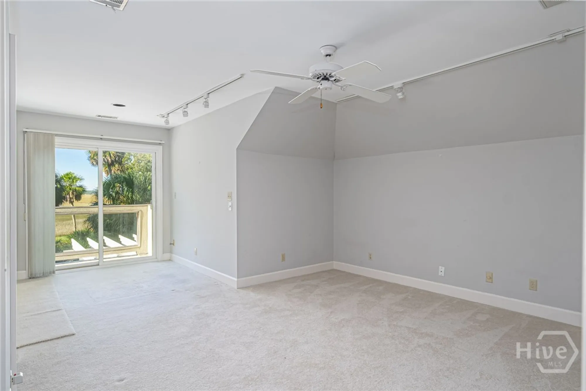 Property Slideshow image 25 of 39 | 1 bishopwood ct, Savannah, GA, 31411