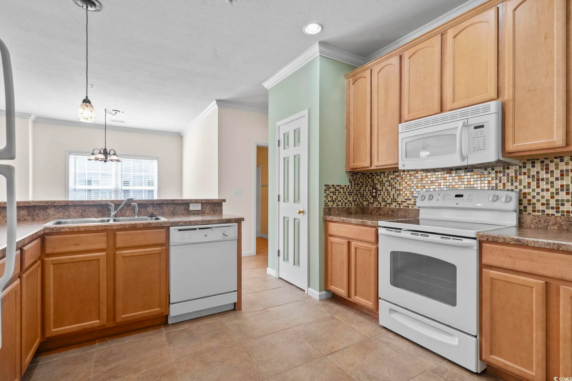 Property Slideshow image 4 of 37 | 237 moonglow cir 102, Murrells Inlet, SC, 29576