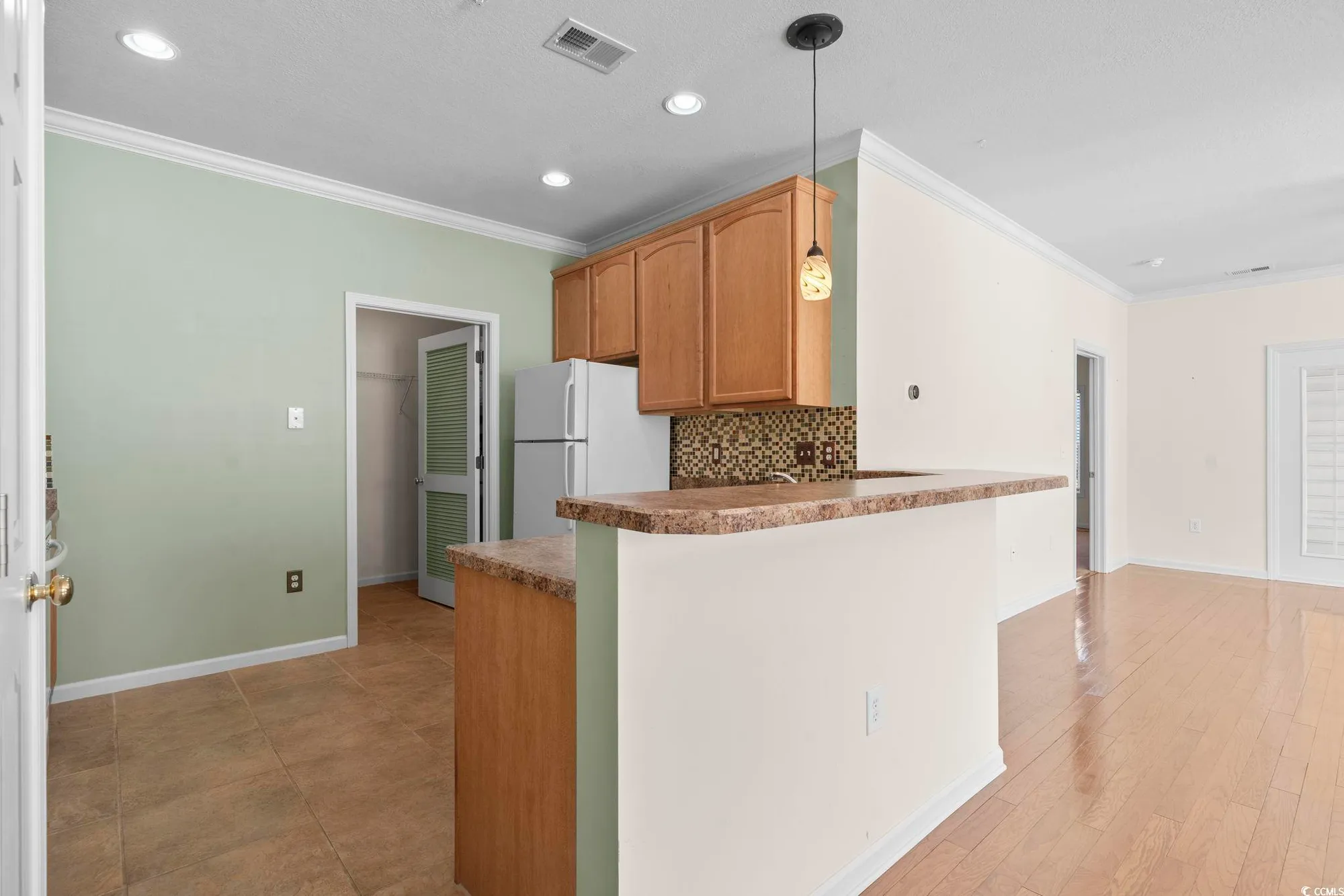 Property Slideshow image 8 of 37 | 237 moonglow cir 102, Murrells Inlet, SC, 29576