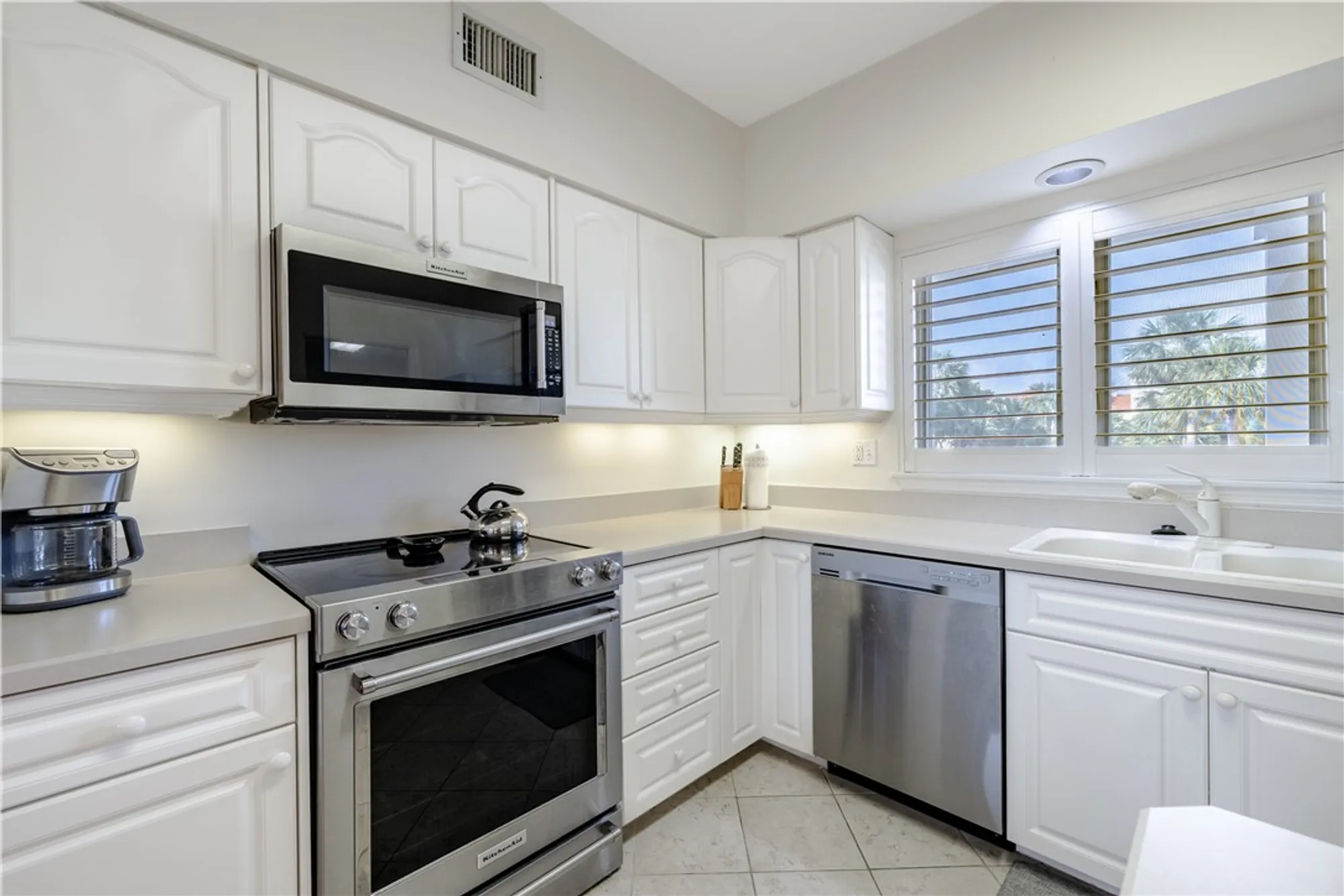 Property Slideshow image 14 of 31 | 5060 harmony cir 204, Vero Beach, FL, 32967