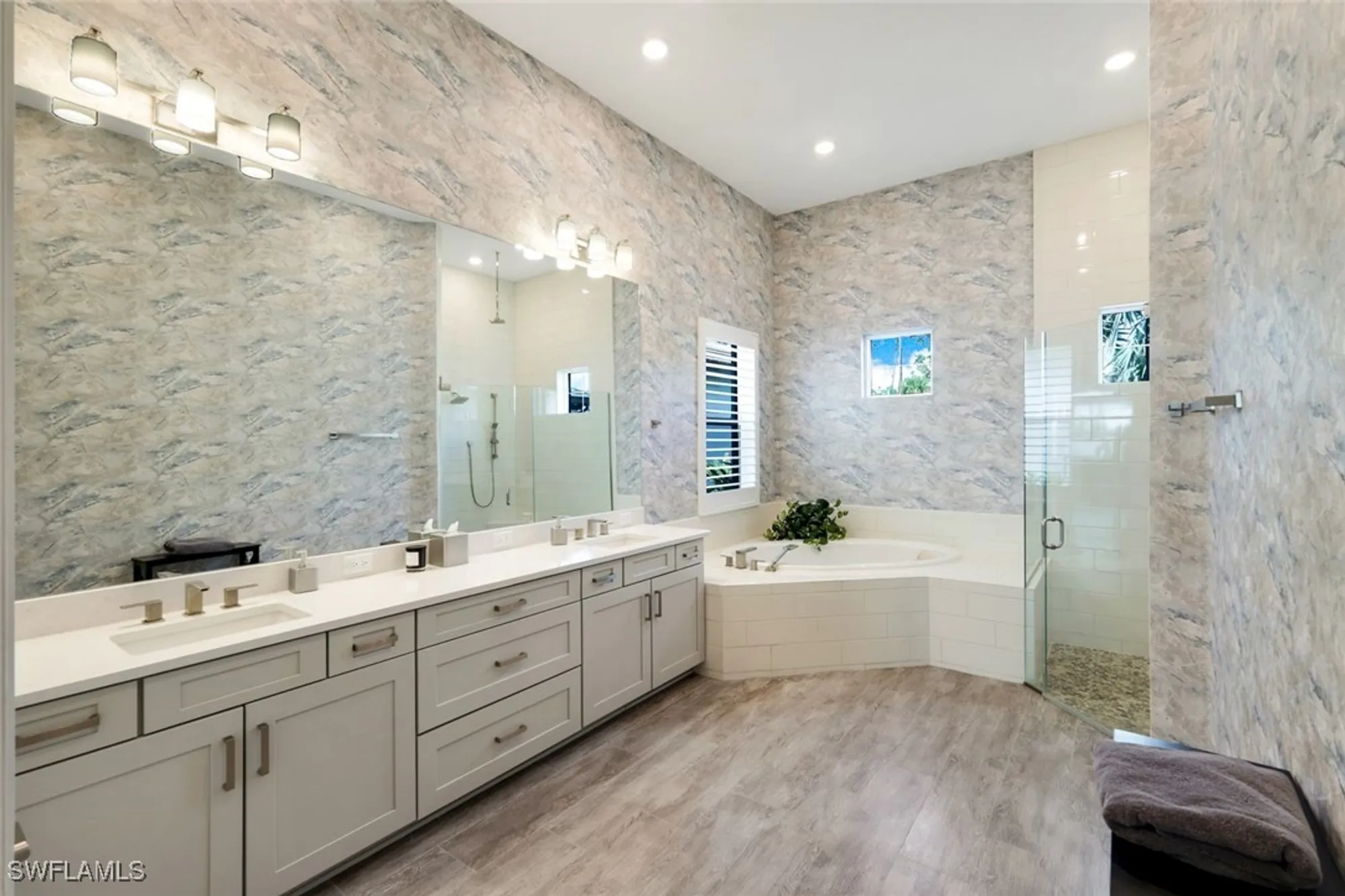 Property Slideshow image 16 of 50 | 11401 venetian lagoon dr, Fort Myers, FL, 33913