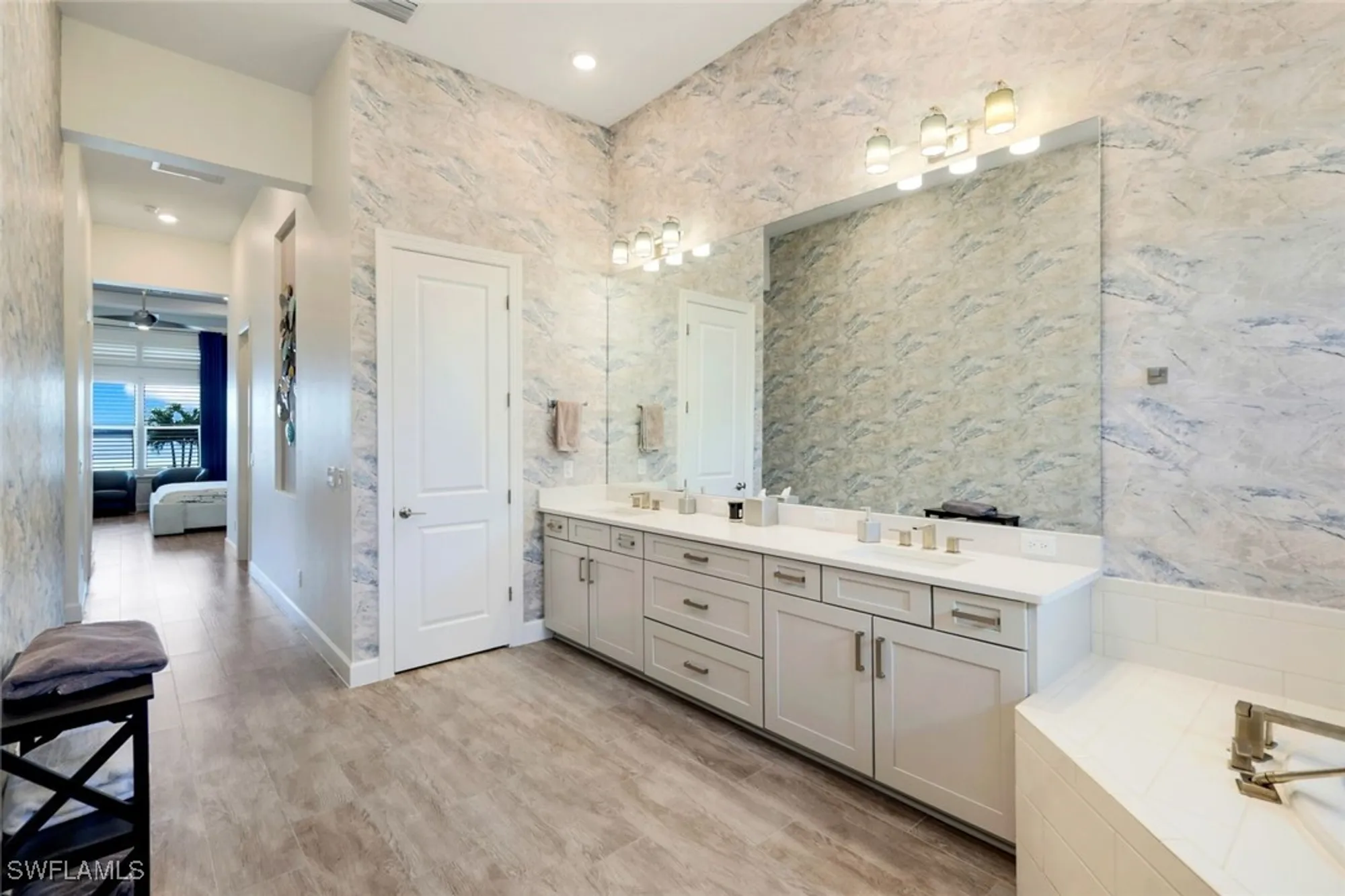 Property Slideshow image 17 of 50 | 11401 venetian lagoon dr, Fort Myers, FL, 33913