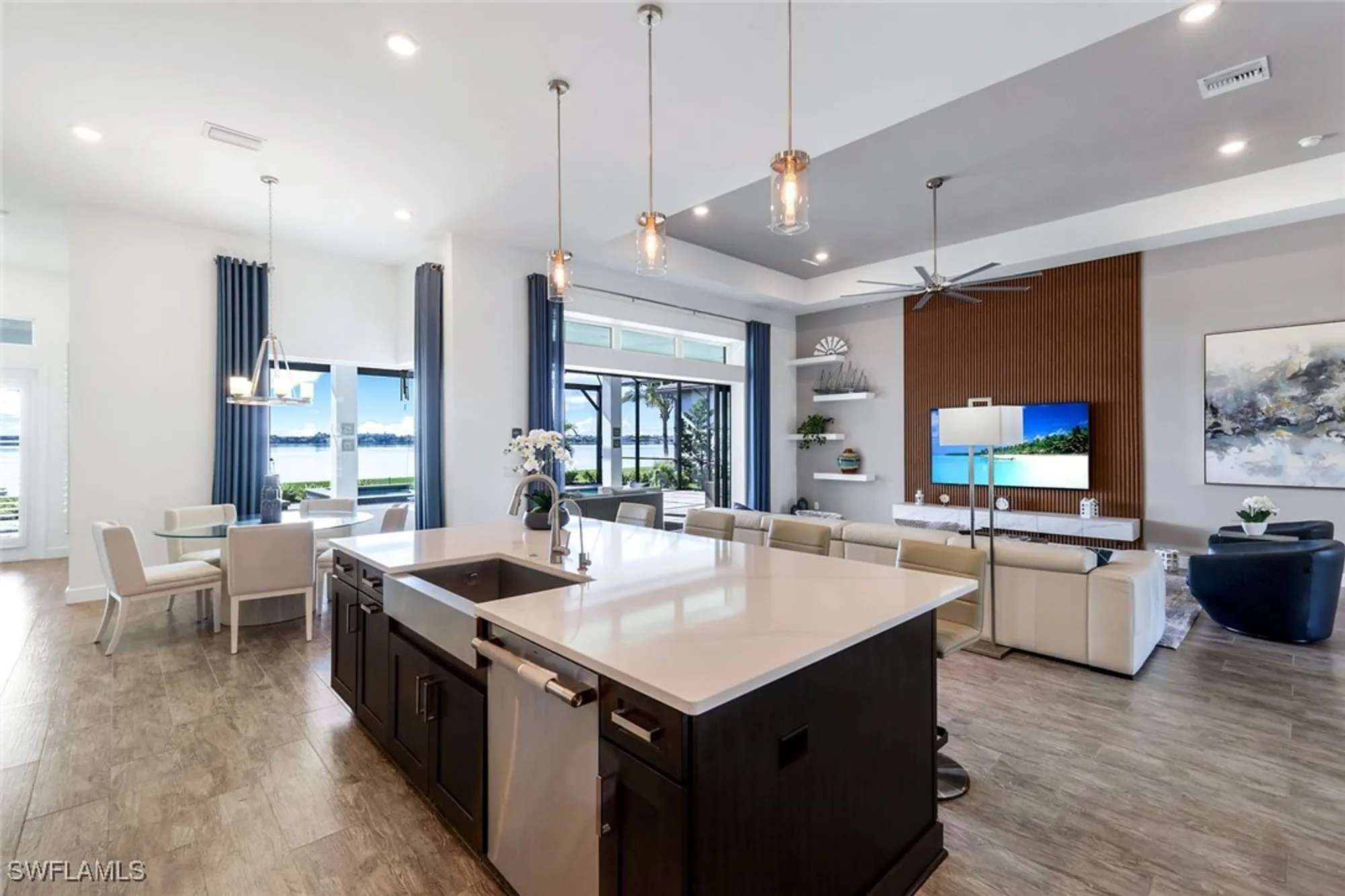 Property Slideshow image 7 of 50 | 11401 venetian lagoon dr, Fort Myers, FL, 33913