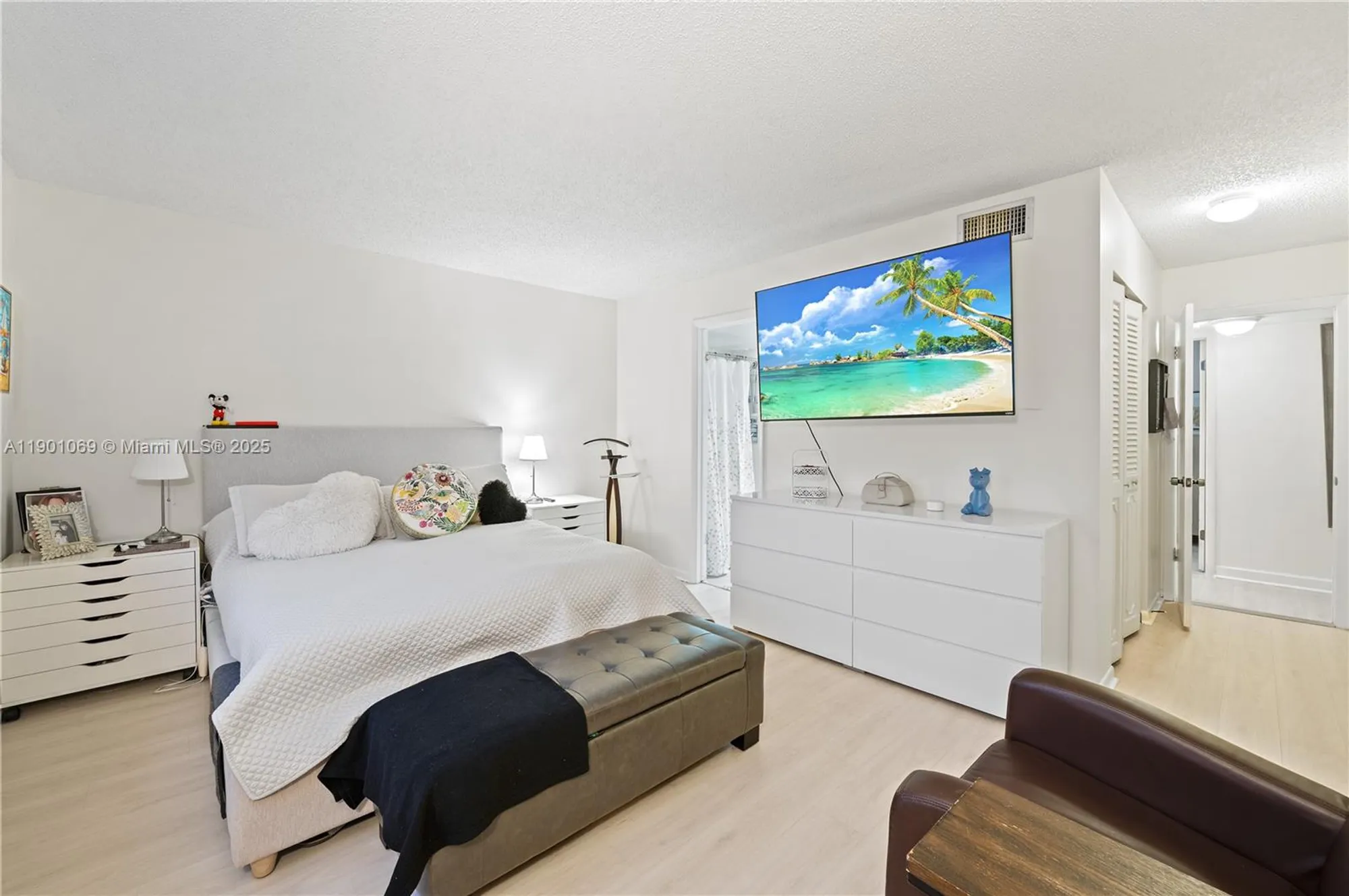 Property Slideshow image 14 of 28 | 424 se 10th st 104, Dania Beach, FL, 33004