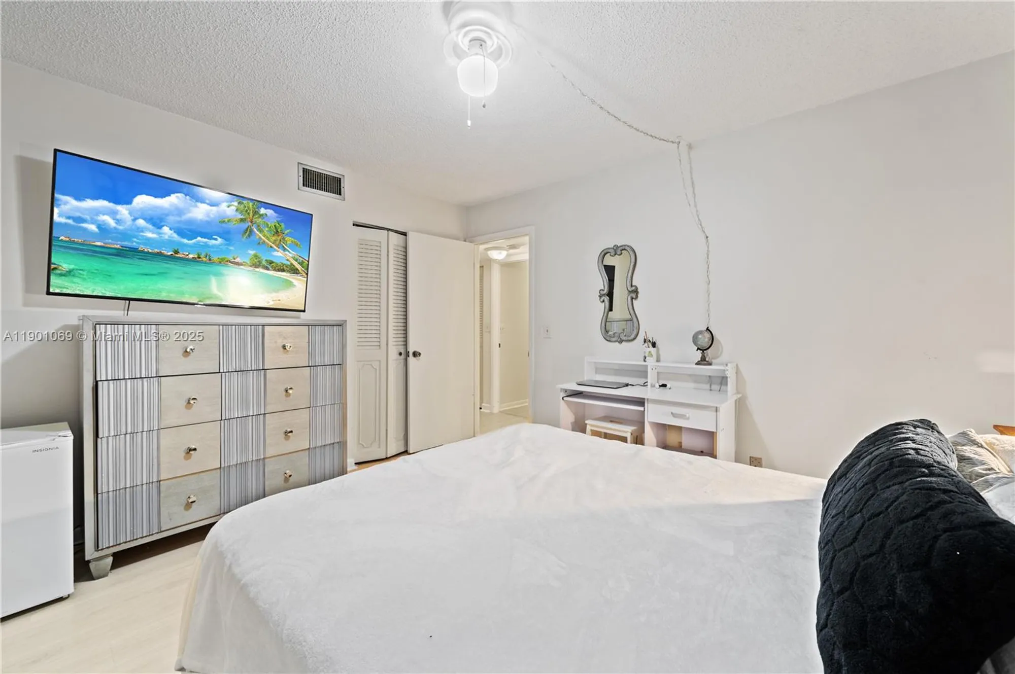Property Slideshow image 18 of 28 | 424 se 10th st 104, Dania Beach, FL, 33004