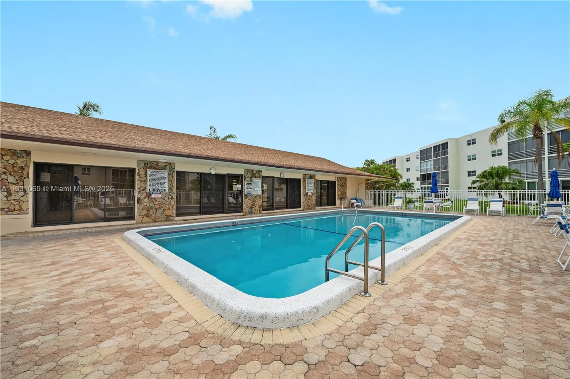 Property Slideshow image 25 of 28 | 424 se 10th st 104, Dania Beach, FL, 33004