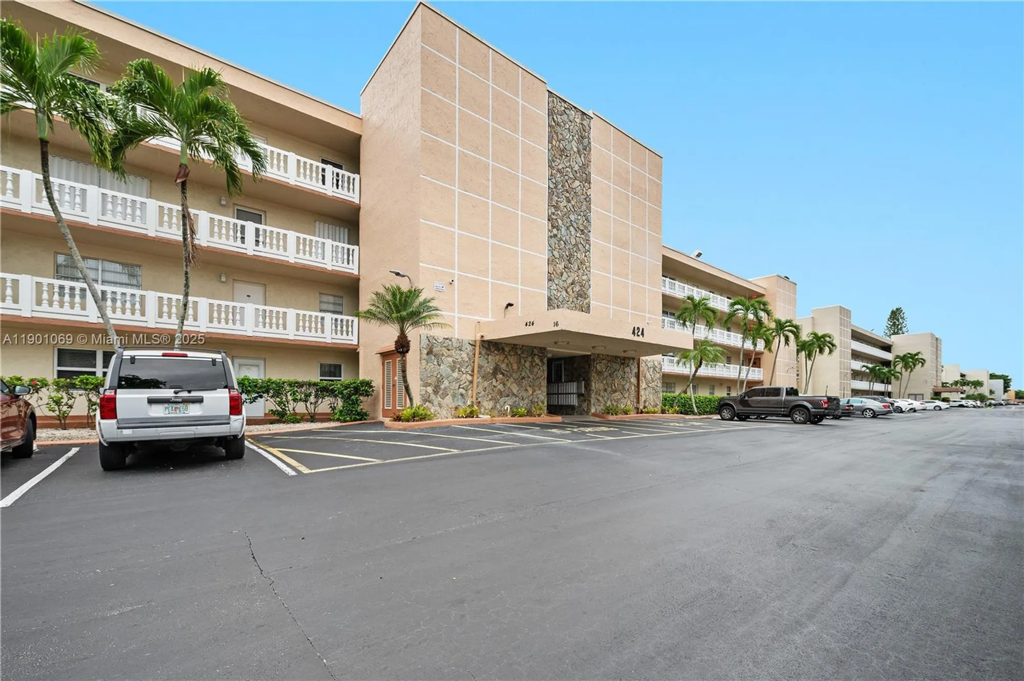 Property Slideshow image 26 of 28 | 424 se 10th st 104, Dania Beach, FL, 33004