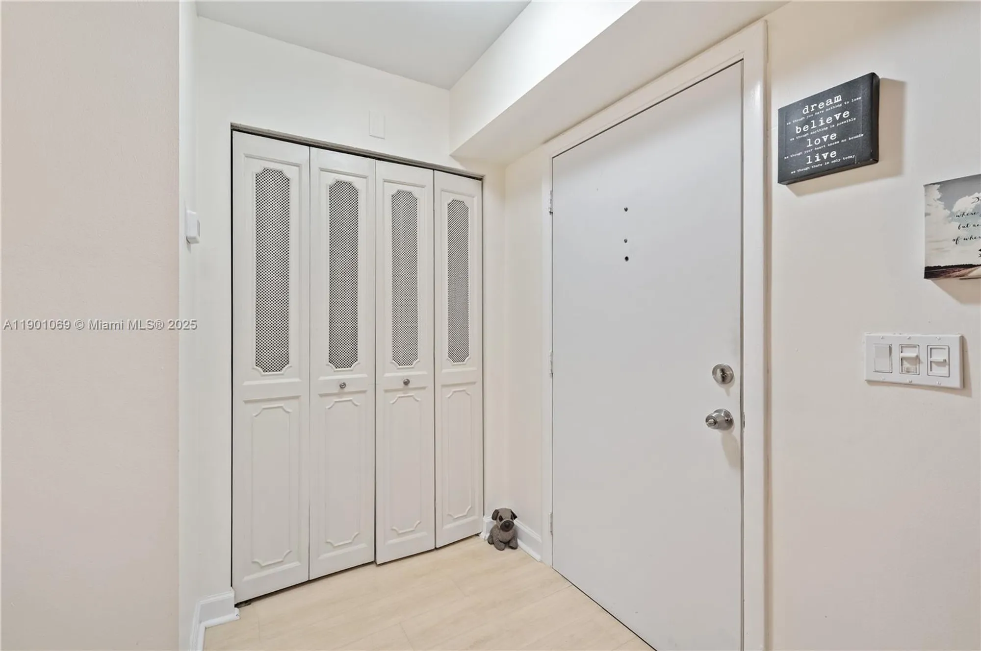 Property Slideshow image 20 of 28 | 424 se 10th st 104, Dania Beach, FL, 33004
